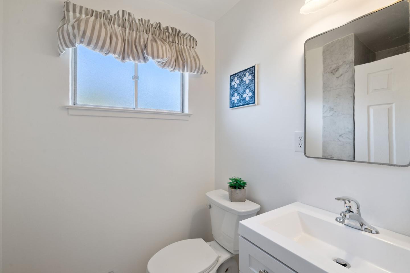 Detail Gallery Image 34 of 67 For 2425 Crestmoor Dr, San Bruno,  CA 94066 - 3 Beds | 2 Baths