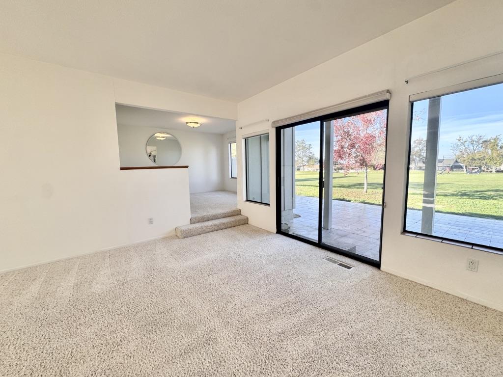 Detail Gallery Image 9 of 25 For 808 Duffin Dr, Hollister,  CA 95023 - 2 Beds | 2/1 Baths