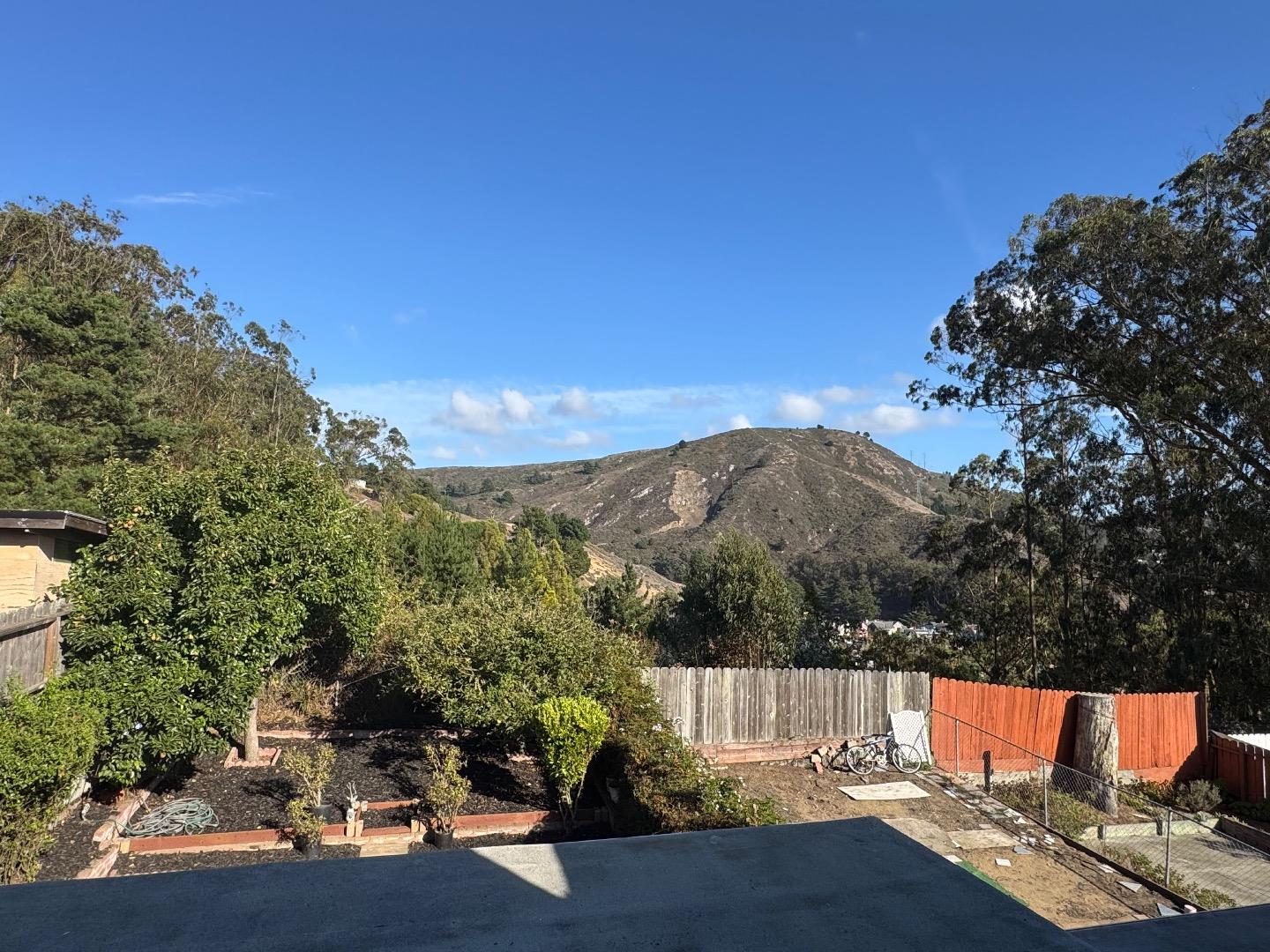 Detail Gallery Image 13 of 22 For 261 Wyandotte Ave, Daly City,  CA 94014 - 4 Beds | 2 Baths