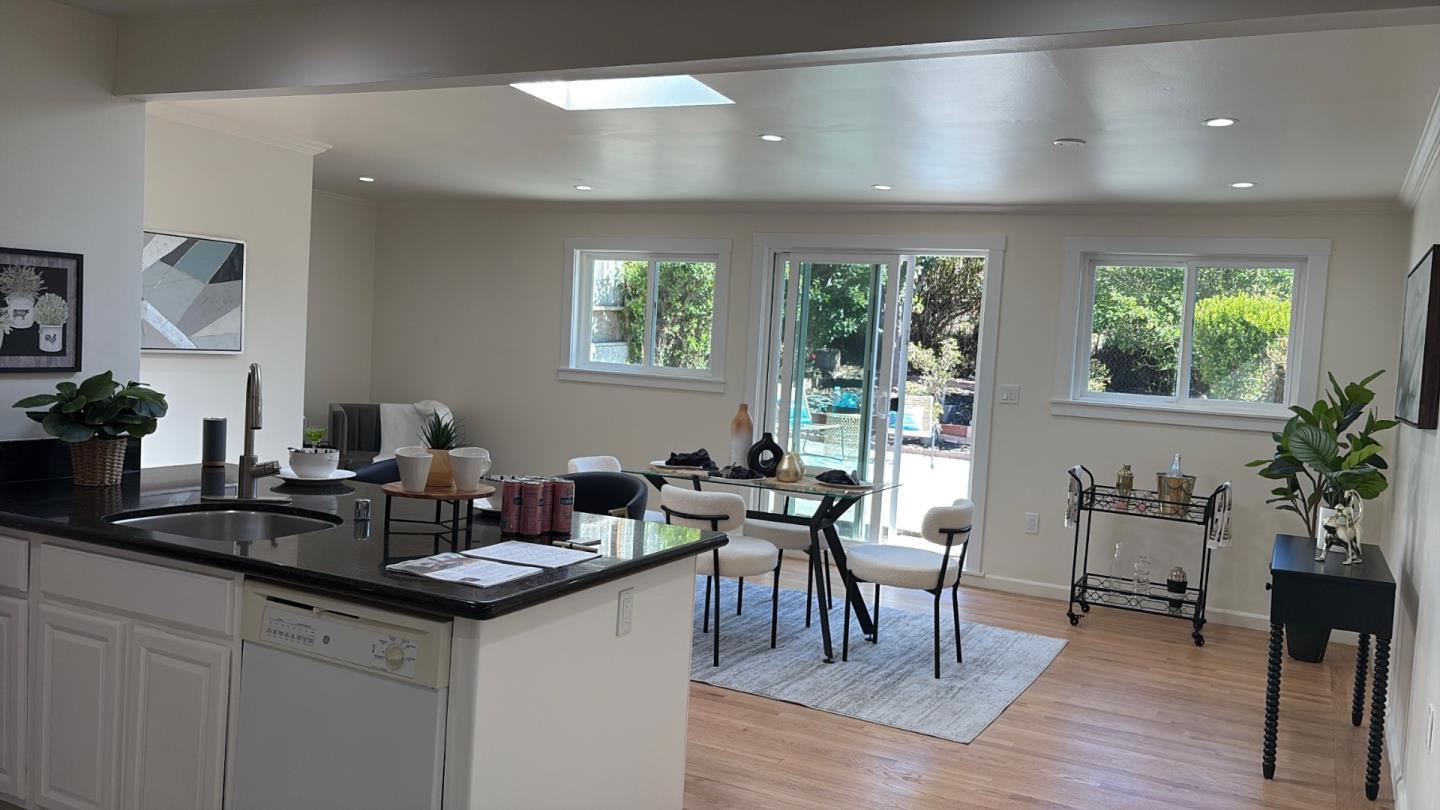 Detail Gallery Image 3 of 22 For 261 Wyandotte Ave, Daly City,  CA 94014 - 4 Beds | 2 Baths