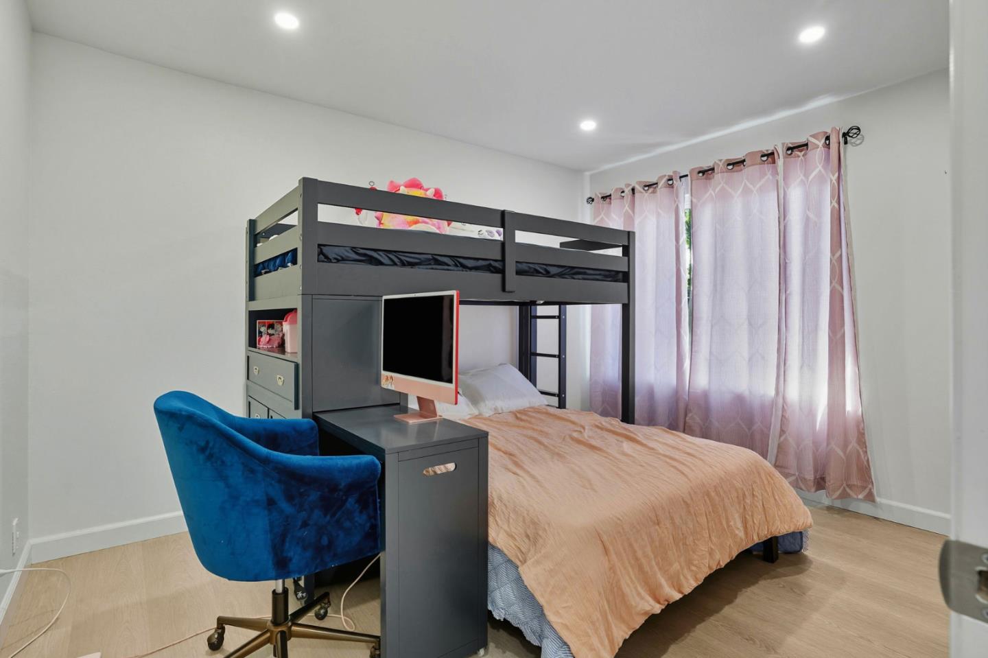 Detail Gallery Image 13 of 31 For 5068 Calwa Ct, San Jose,  CA 95111 - 4 Beds | 3 Baths