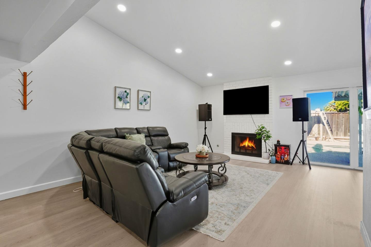 Detail Gallery Image 4 of 31 For 5068 Calwa Ct, San Jose,  CA 95111 - 4 Beds | 3 Baths