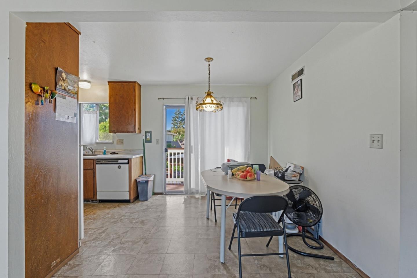 Detail Gallery Image 8 of 28 For 208 3rd Ave, Redwood City,  CA 94063 - – Beds | – Baths