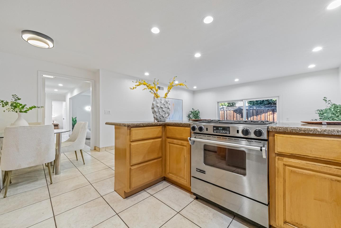 Detail Gallery Image 10 of 42 For 415 Conestoga Way, San Jose,  CA 95123 - 5 Beds | 2 Baths