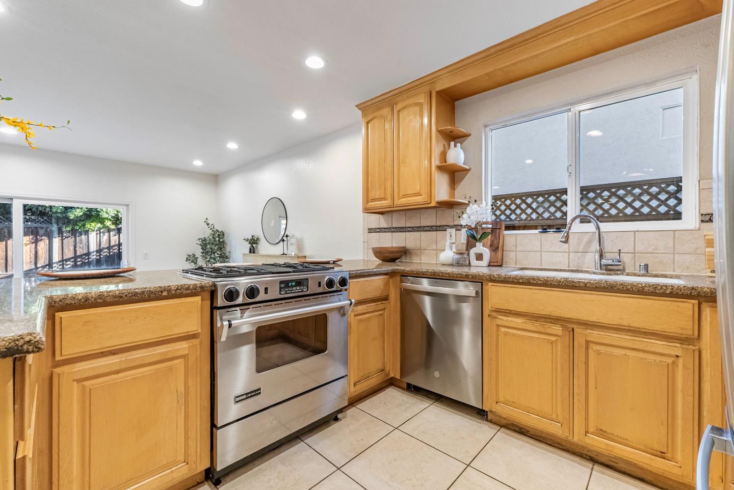 Detail Gallery Image 11 of 42 For 415 Conestoga Way, San Jose,  CA 95123 - 5 Beds | 2 Baths