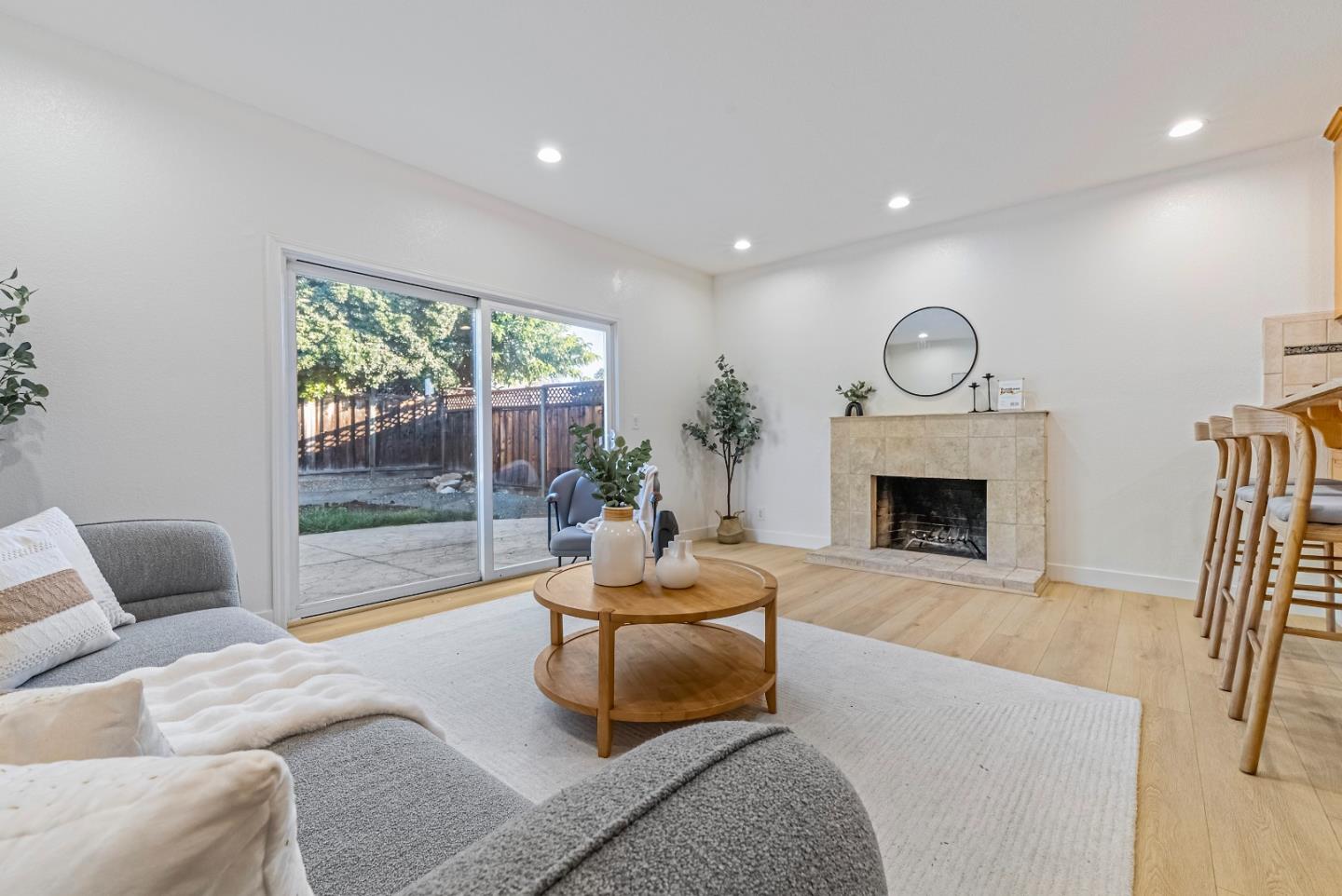 Detail Gallery Image 13 of 42 For 415 Conestoga Way, San Jose,  CA 95123 - 5 Beds | 2 Baths