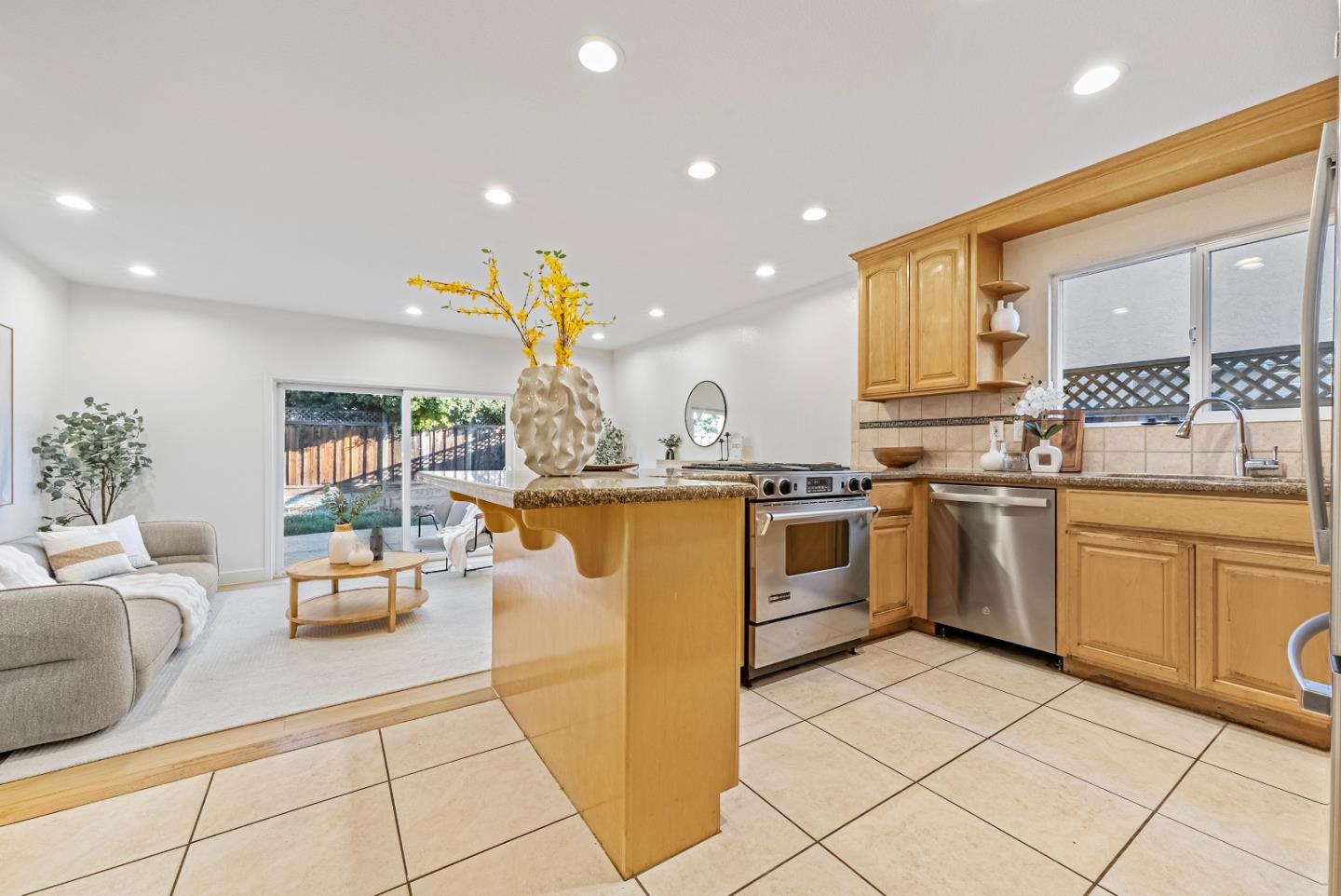 Detail Gallery Image 9 of 42 For 415 Conestoga Way, San Jose,  CA 95123 - 5 Beds | 2 Baths