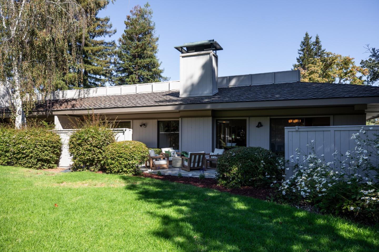 Detail Gallery Image 5 of 38 For 23 Bay Tree Ln, Los Altos,  CA 94022 - 2 Beds | 2 Baths