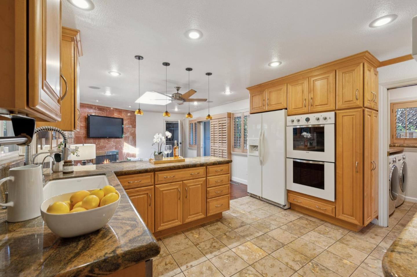 Detail Gallery Image 14 of 31 For 572 Cypress St, Redwood City,  CA 94061 - 3 Beds | 2 Baths