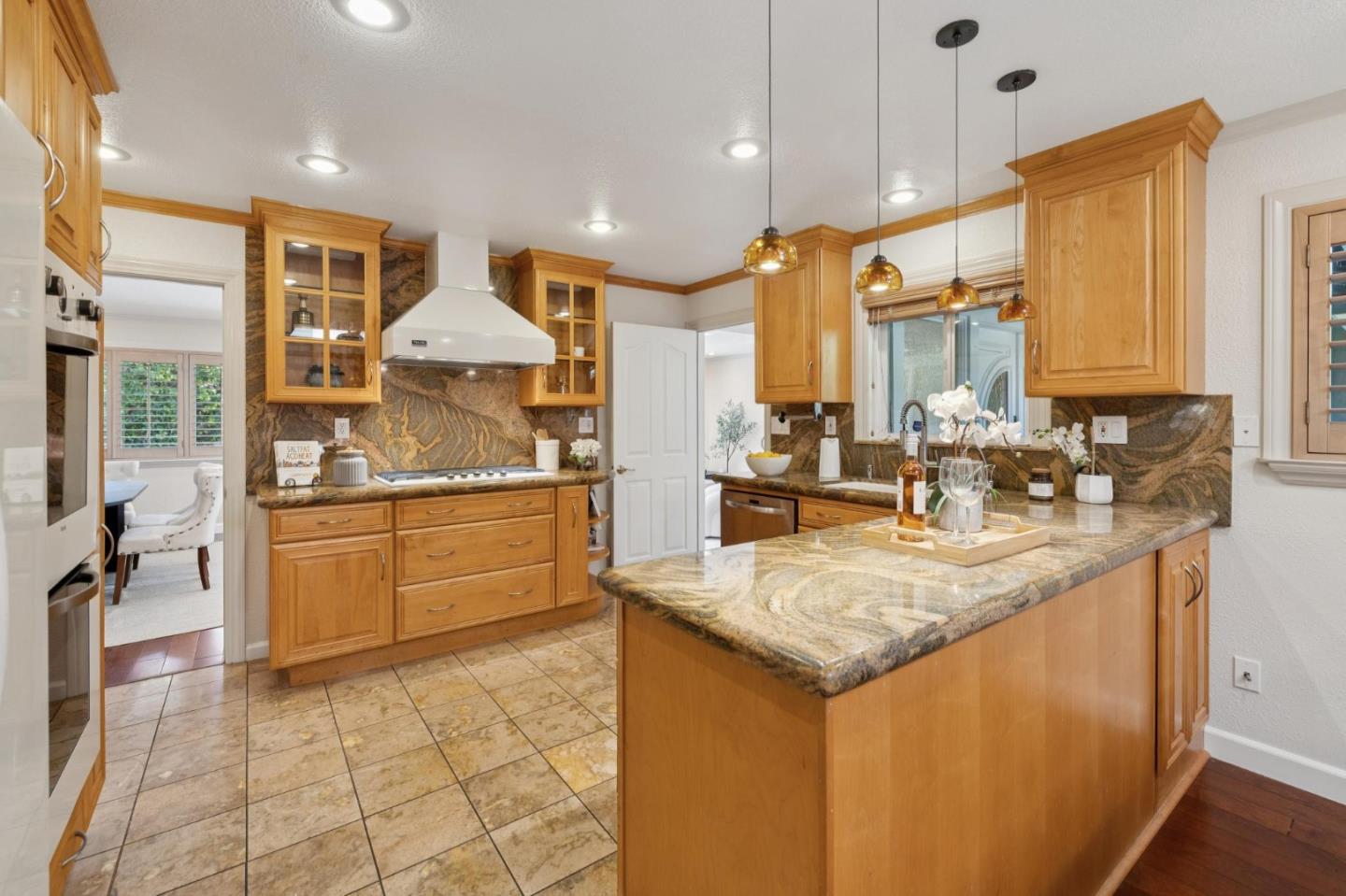 Detail Gallery Image 15 of 31 For 572 Cypress St, Redwood City,  CA 94061 - 3 Beds | 2 Baths