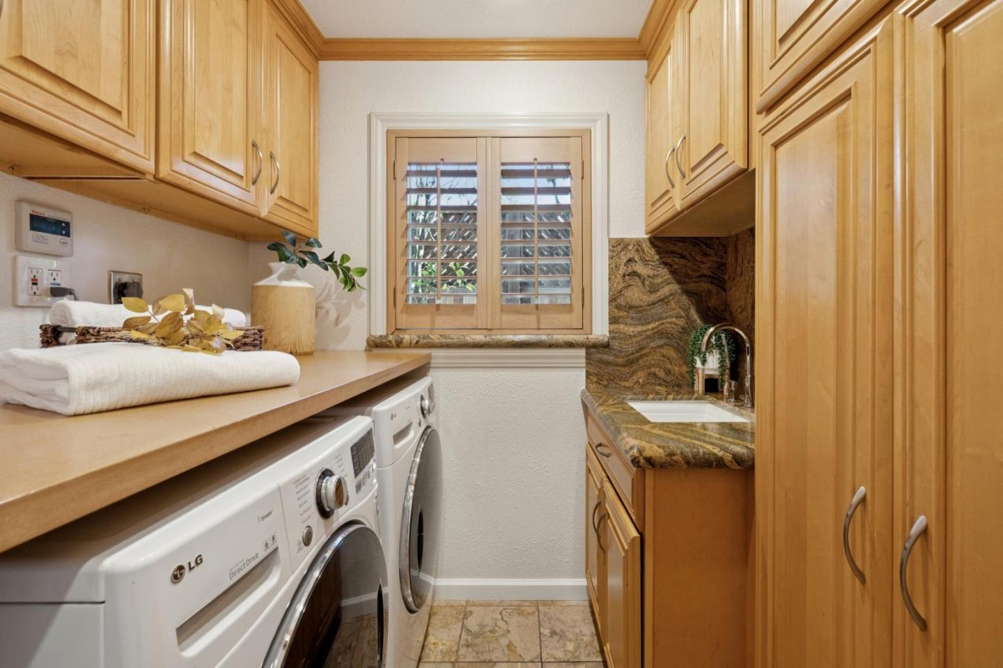 Detail Gallery Image 16 of 31 For 572 Cypress St, Redwood City,  CA 94061 - 3 Beds | 2 Baths