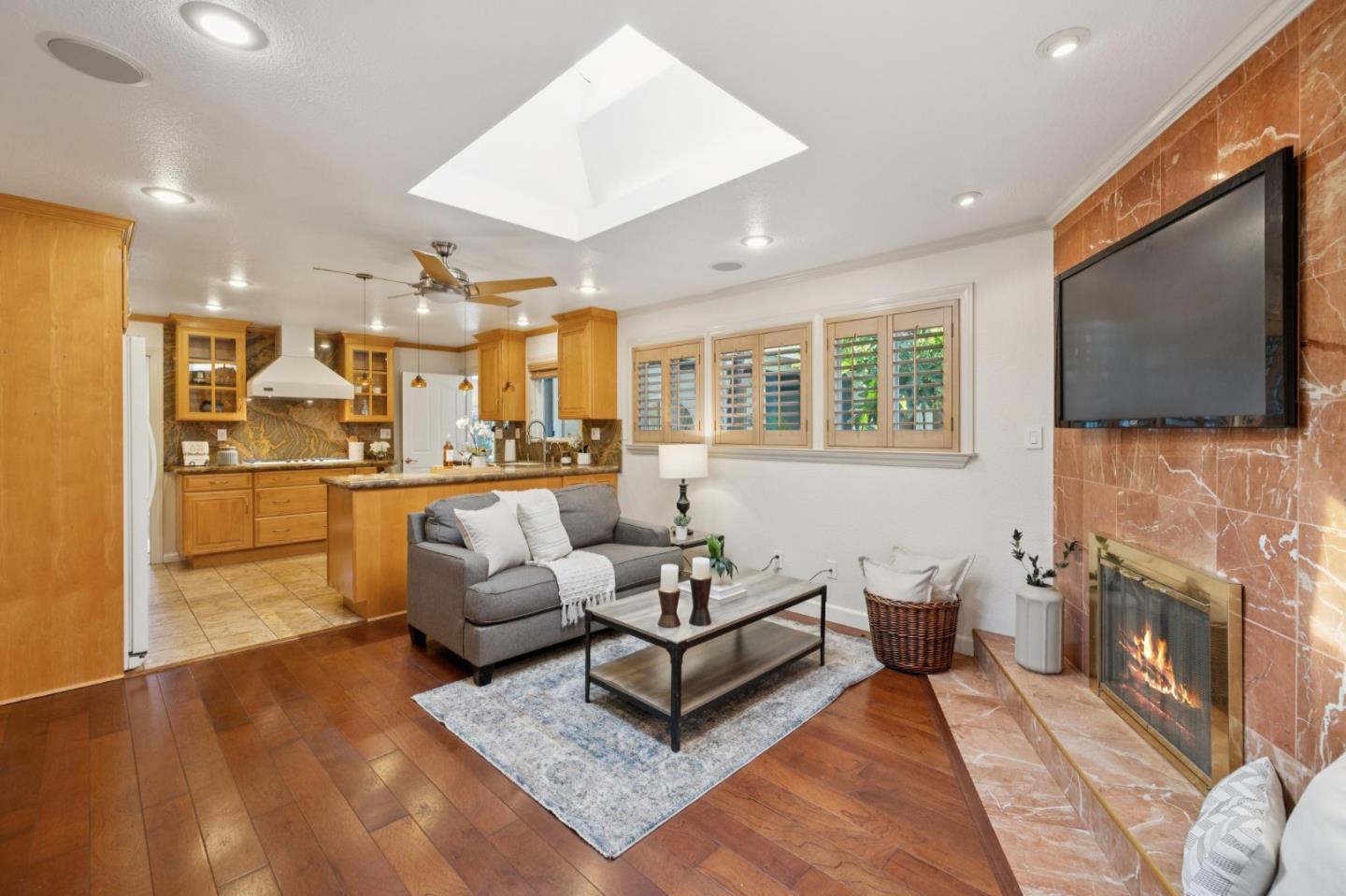 Detail Gallery Image 17 of 31 For 572 Cypress St, Redwood City,  CA 94061 - 3 Beds | 2 Baths