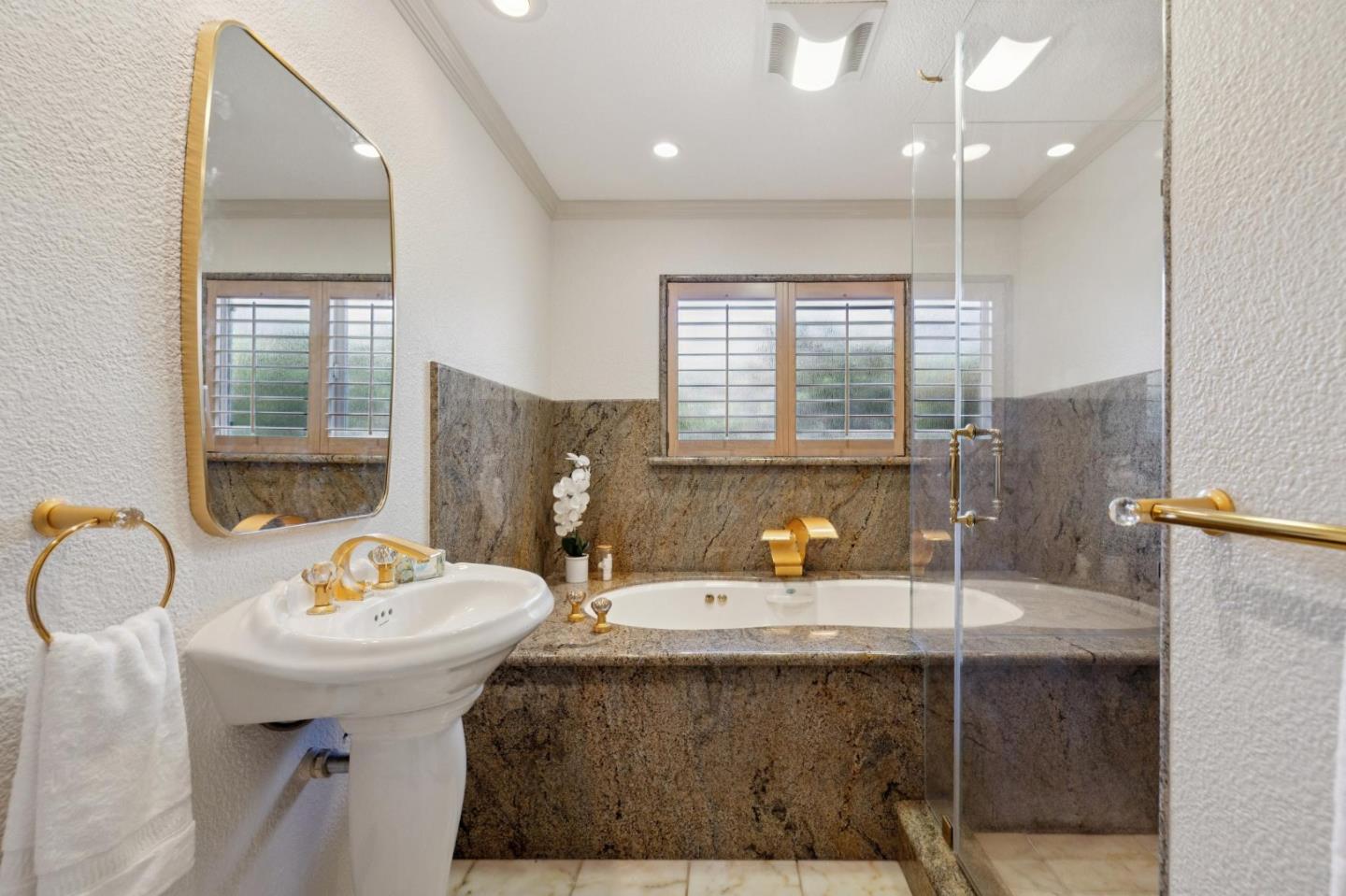 Detail Gallery Image 26 of 31 For 572 Cypress St, Redwood City,  CA 94061 - 3 Beds | 2 Baths