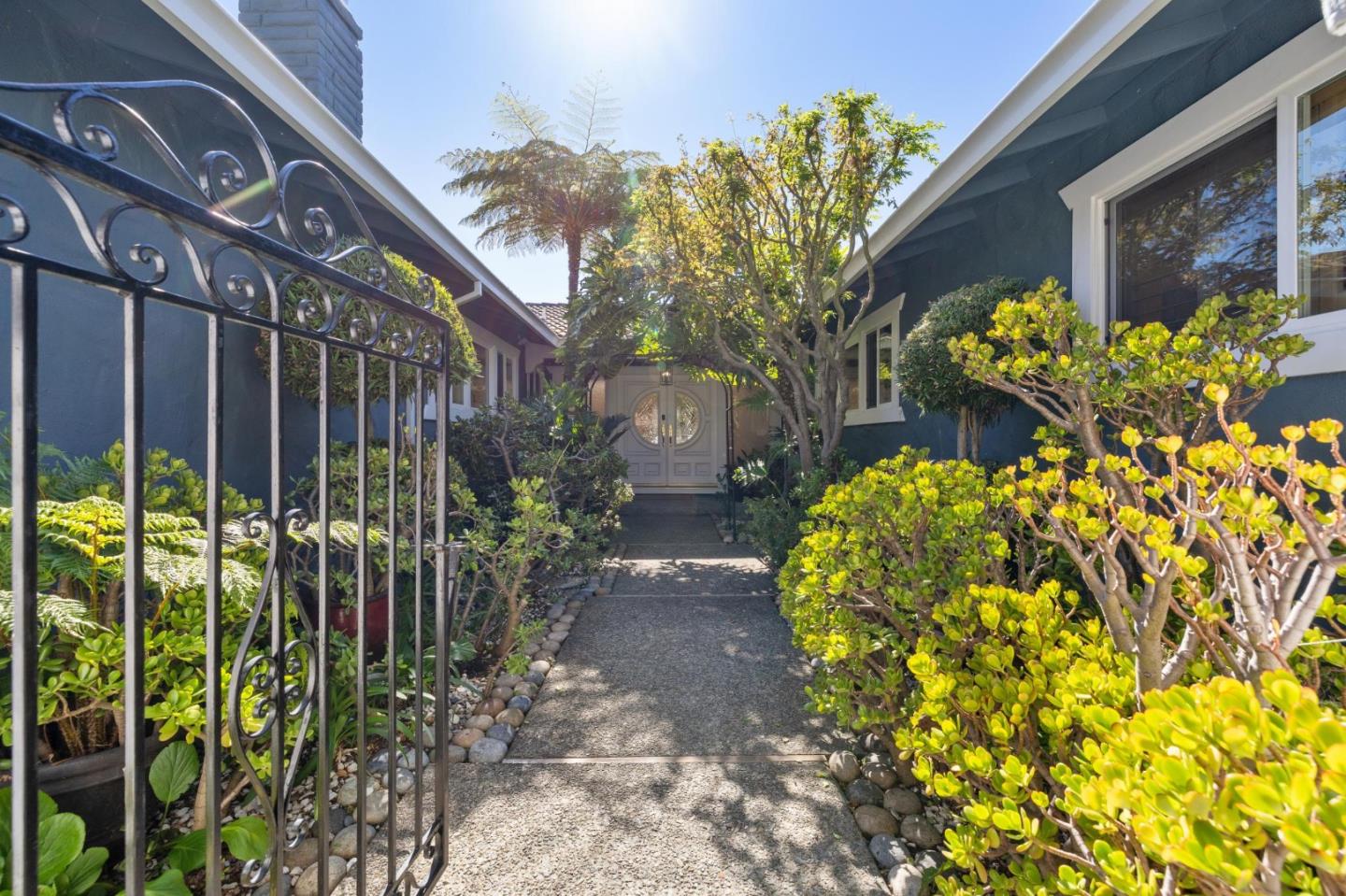 Detail Gallery Image 6 of 31 For 572 Cypress St, Redwood City,  CA 94061 - 3 Beds | 2 Baths