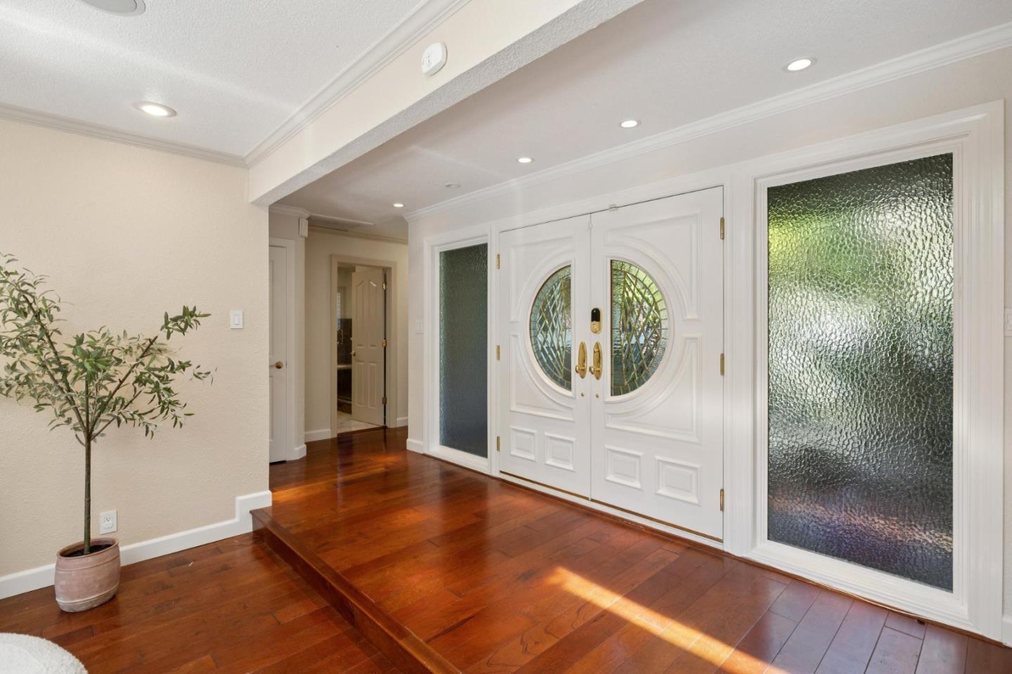 Detail Gallery Image 8 of 31 For 572 Cypress St, Redwood City,  CA 94061 - 3 Beds | 2 Baths