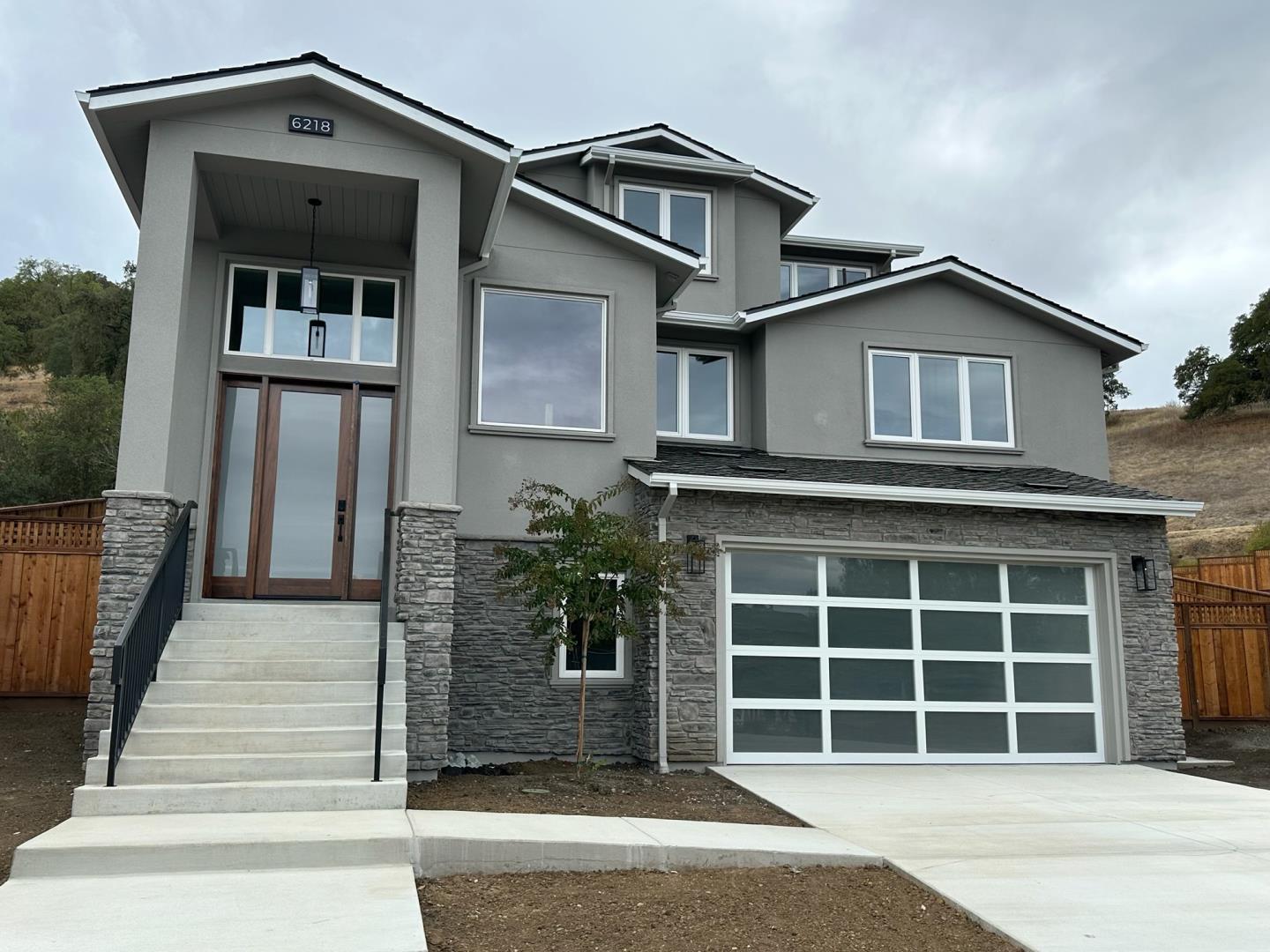 Detail Gallery Image 2 of 5 For 6218 Glendora Ct, San Jose,  CA 95123 - 4 Beds | 3/1 Baths