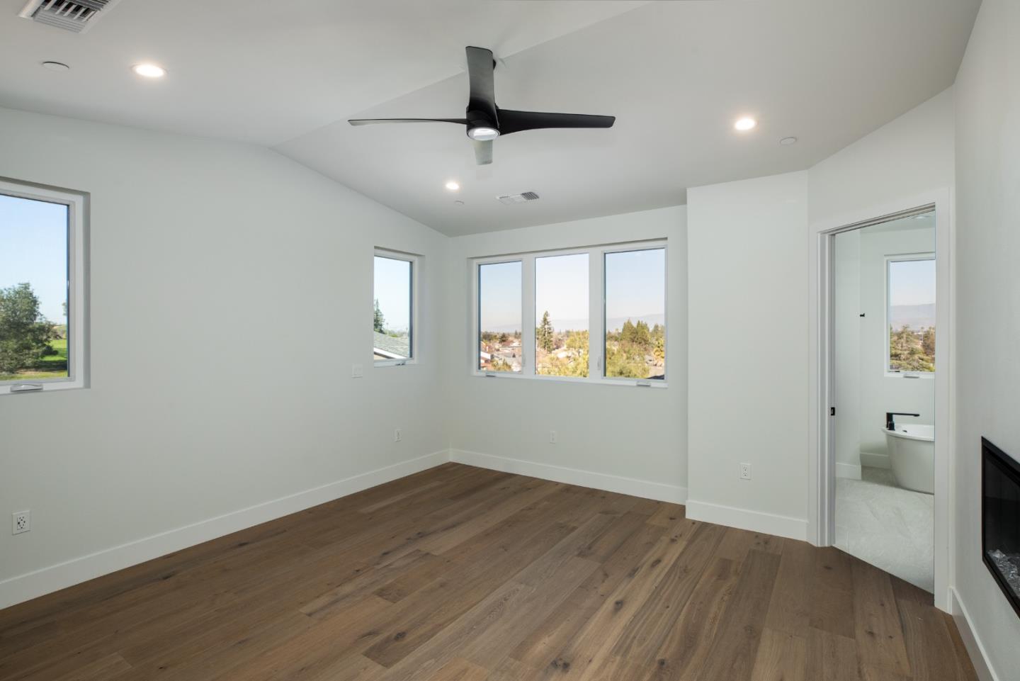 Detail Gallery Image 25 of 34 For 6218 Glendora Ct, San Jose,  CA 95123 - 4 Beds | 3/1 Baths