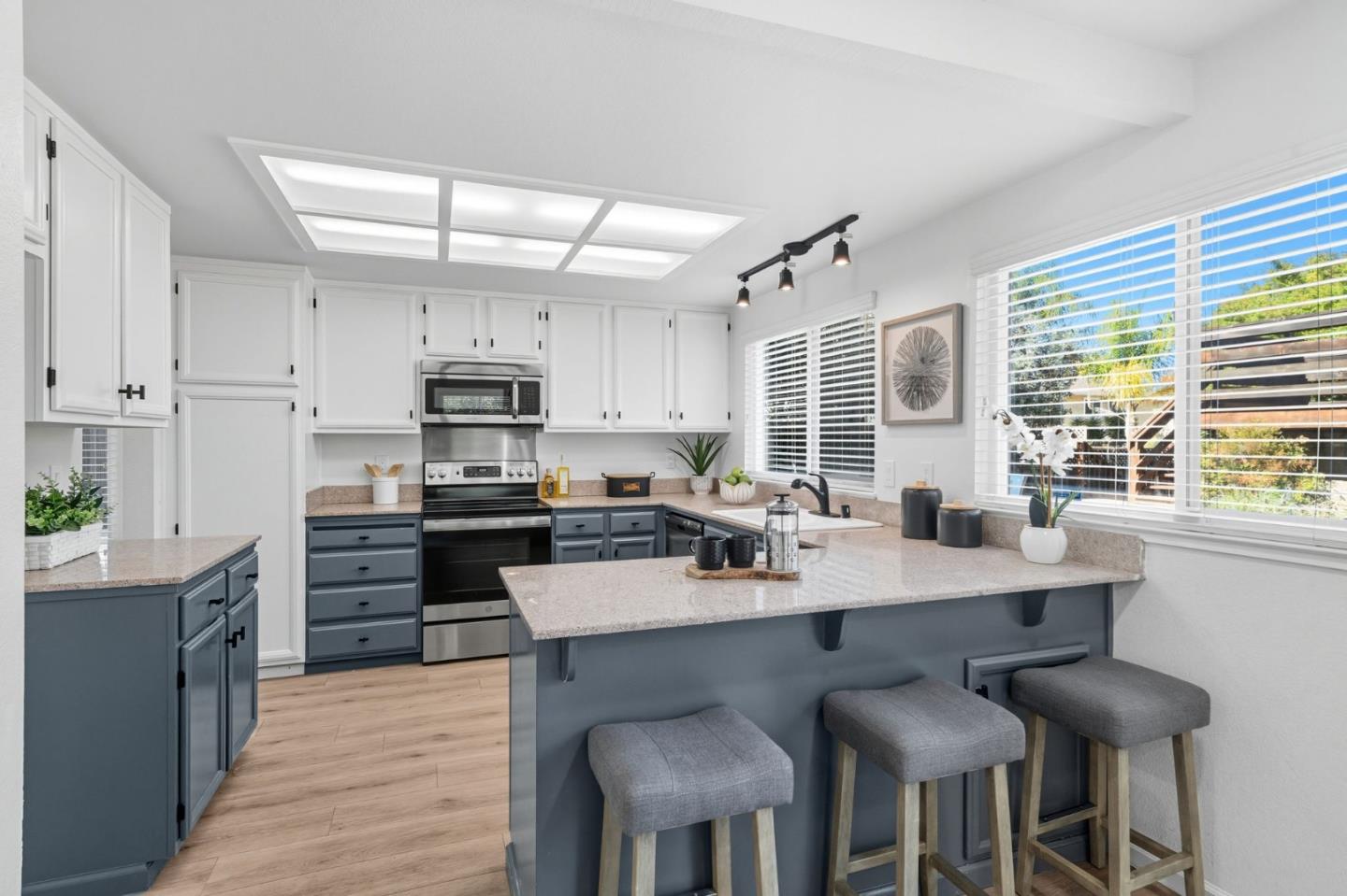 Detail Gallery Image 14 of 48 For 24392 Machado Ct, Hayward,  CA 94541 - 4 Beds | 2/1 Baths