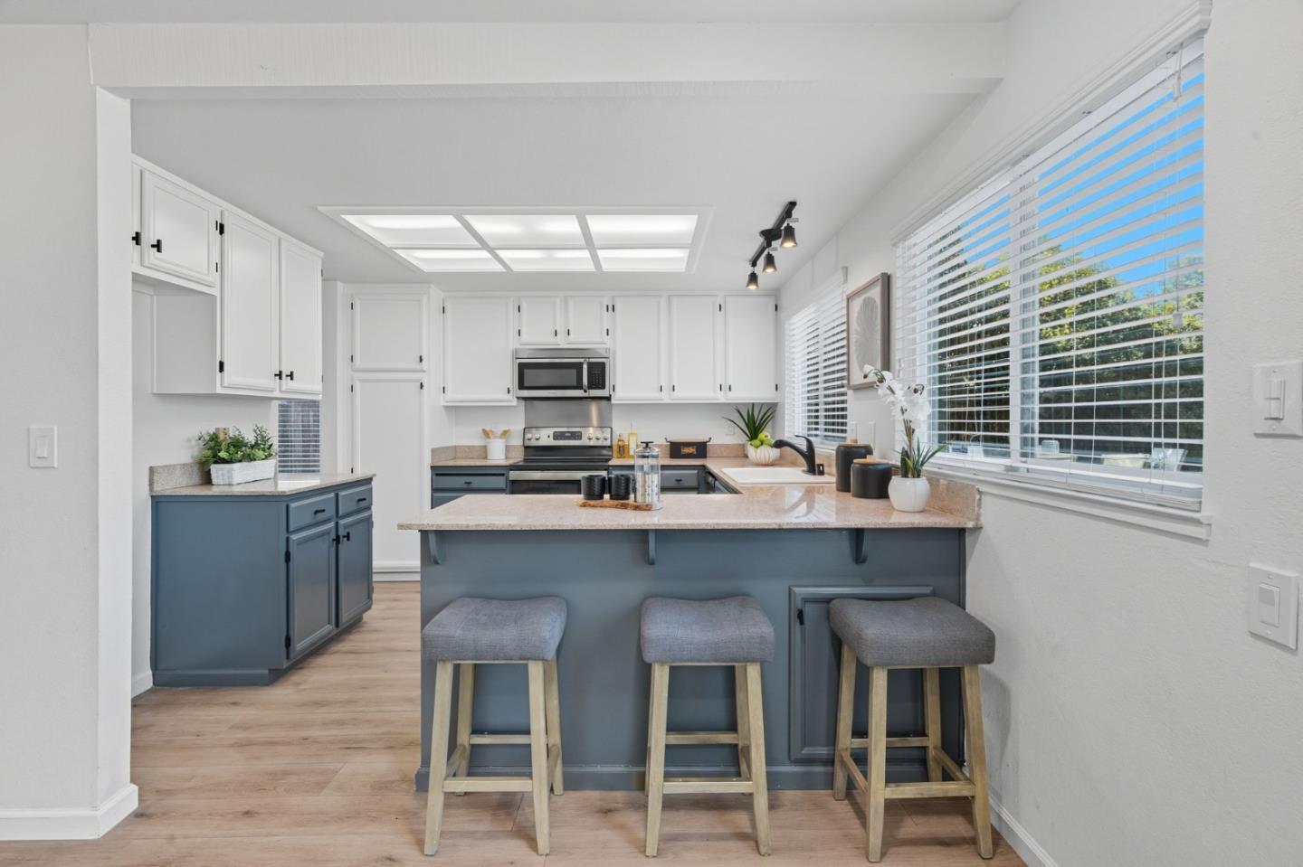 Detail Gallery Image 15 of 48 For 24392 Machado Ct, Hayward,  CA 94541 - 4 Beds | 2/1 Baths