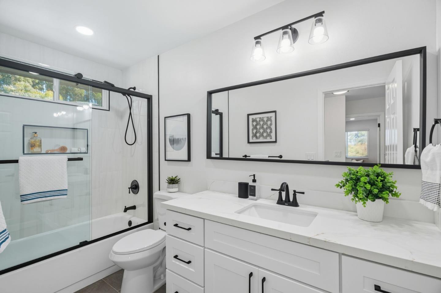 Detail Gallery Image 23 of 48 For 24392 Machado Ct, Hayward,  CA 94541 - 4 Beds | 2/1 Baths