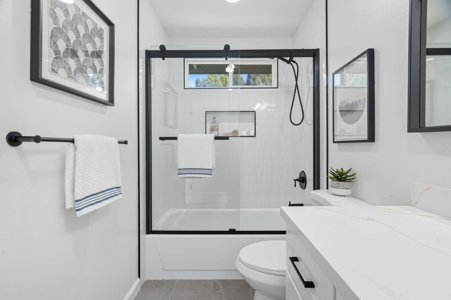 Detail Gallery Image 24 of 48 For 24392 Machado Ct, Hayward,  CA 94541 - 4 Beds | 2/1 Baths