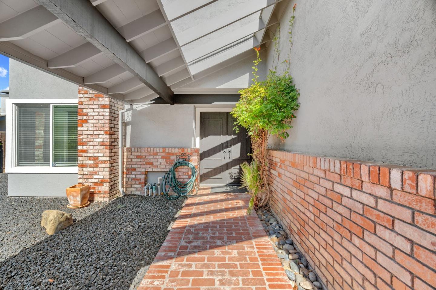 Detail Gallery Image 3 of 48 For 24392 Machado Ct, Hayward,  CA 94541 - 4 Beds | 2/1 Baths