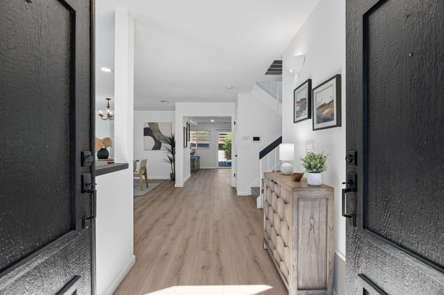 Detail Gallery Image 4 of 48 For 24392 Machado Ct, Hayward,  CA 94541 - 4 Beds | 2/1 Baths