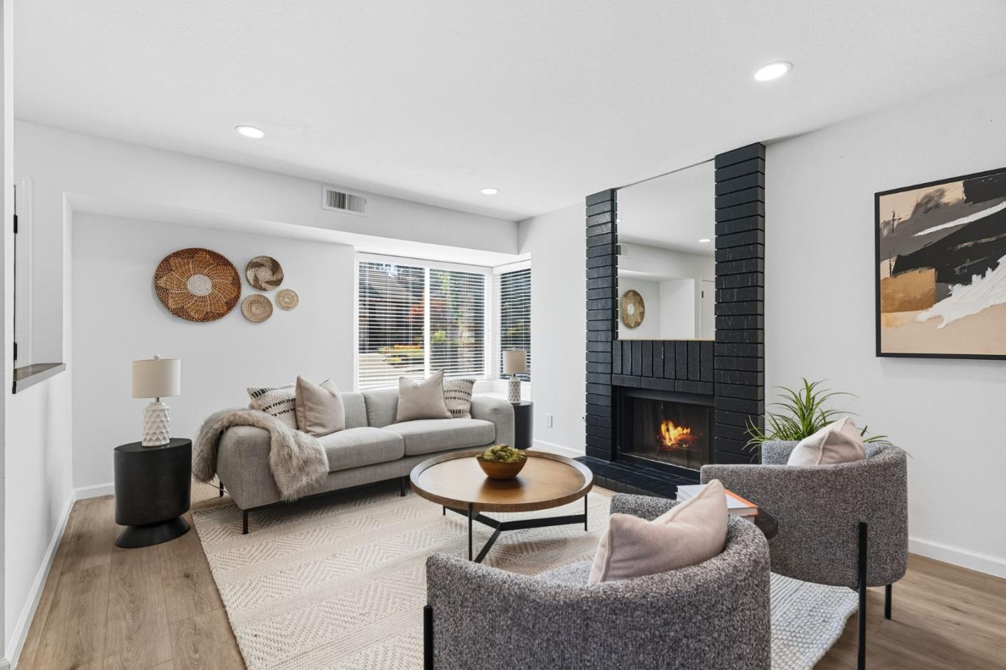 Detail Gallery Image 6 of 48 For 24392 Machado Ct, Hayward,  CA 94541 - 4 Beds | 2/1 Baths