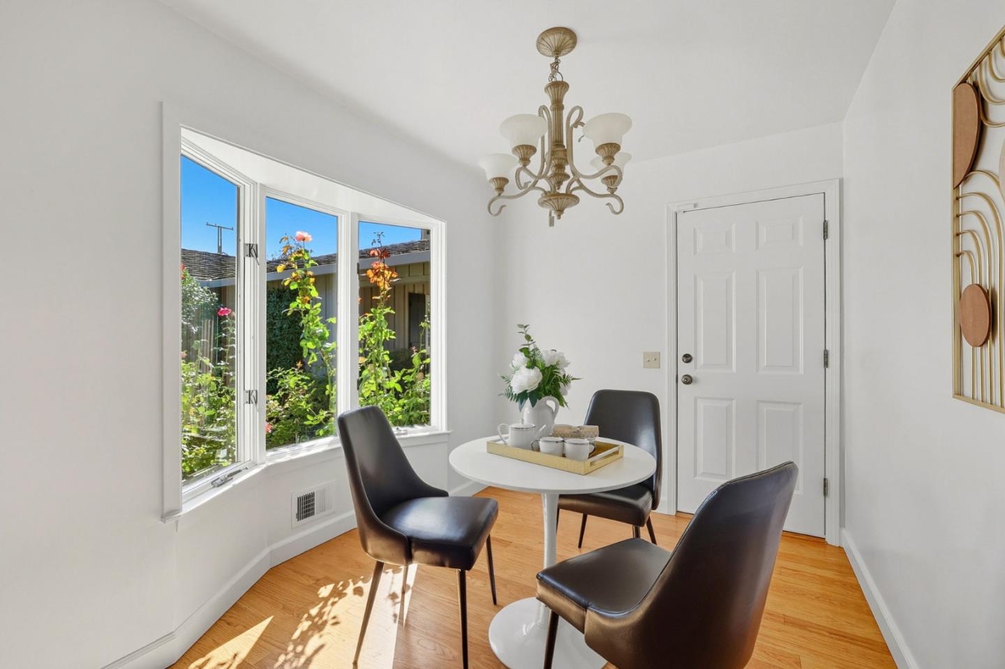 Detail Gallery Image 19 of 39 For 83 Almond Ave, Los Altos,  CA 94022 - 3 Beds | 2/1 Baths