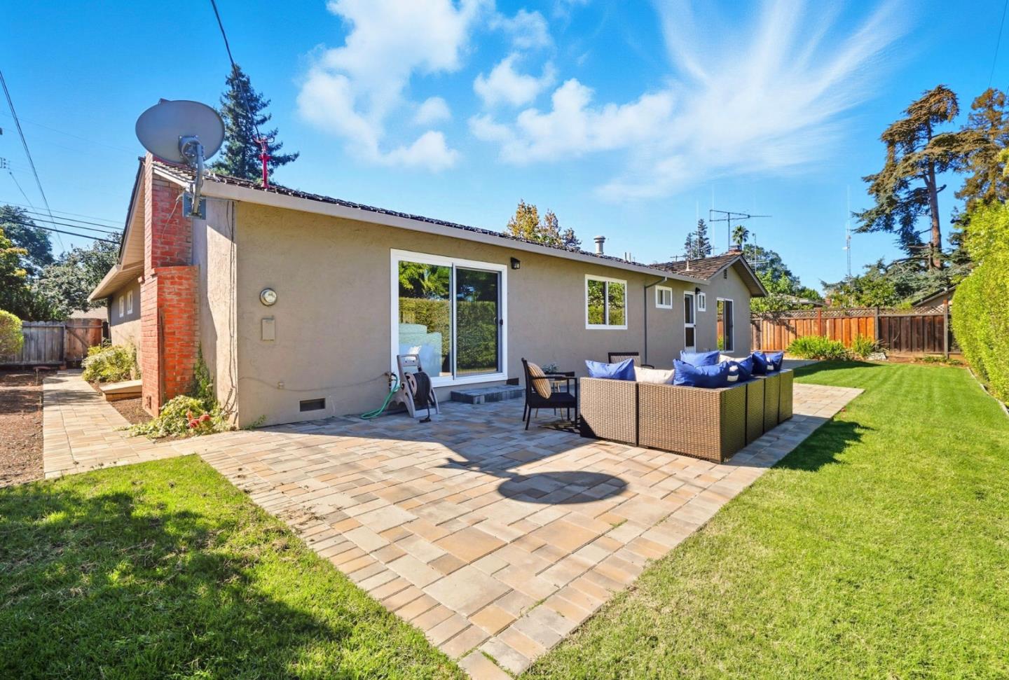 Detail Gallery Image 35 of 39 For 83 Almond Ave, Los Altos,  CA 94022 - 3 Beds | 2/1 Baths