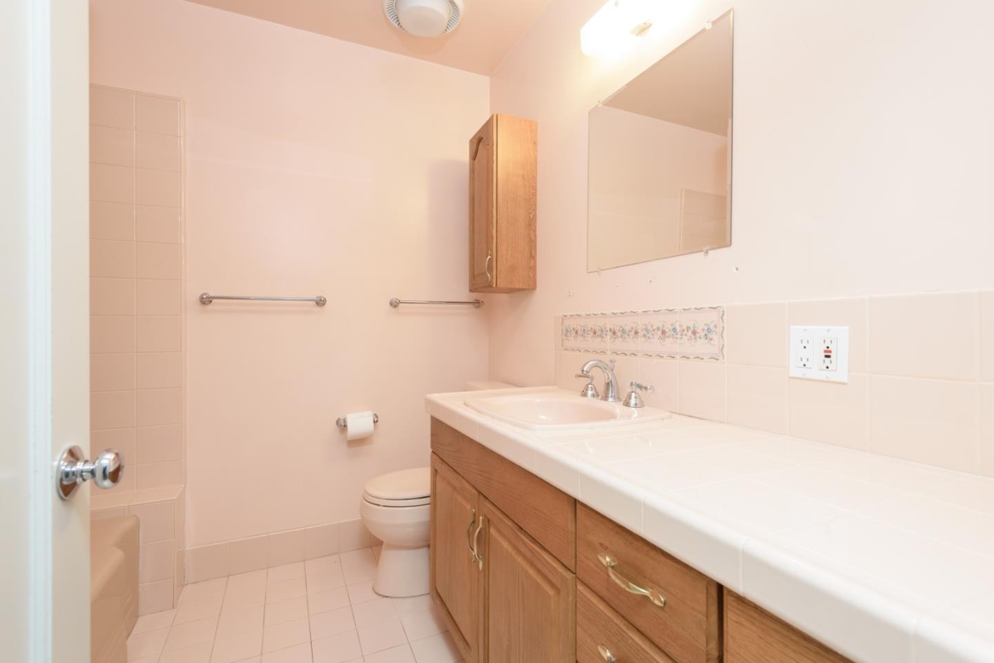 Detail Gallery Image 17 of 30 For 300 Manzanita Ave, San Carlos,  CA 94070 - 4 Beds | 2/1 Baths