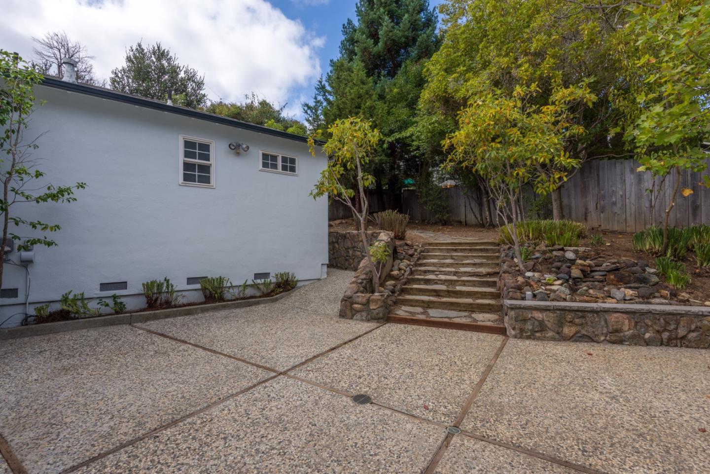 Detail Gallery Image 19 of 30 For 300 Manzanita Ave, San Carlos,  CA 94070 - 4 Beds | 2/1 Baths