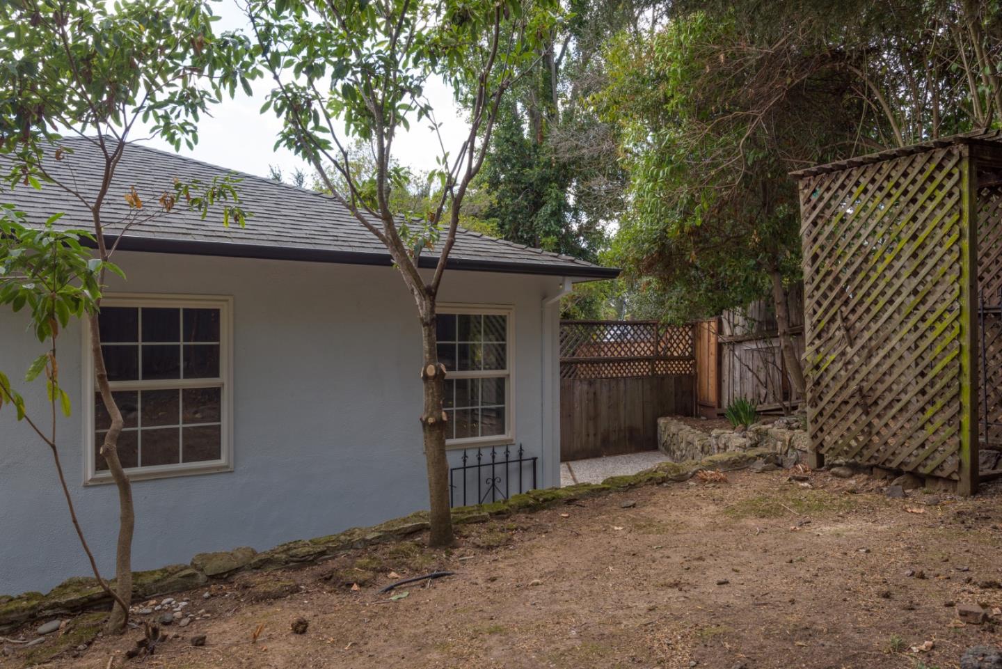 Detail Gallery Image 21 of 30 For 300 Manzanita Ave, San Carlos,  CA 94070 - 4 Beds | 2/1 Baths