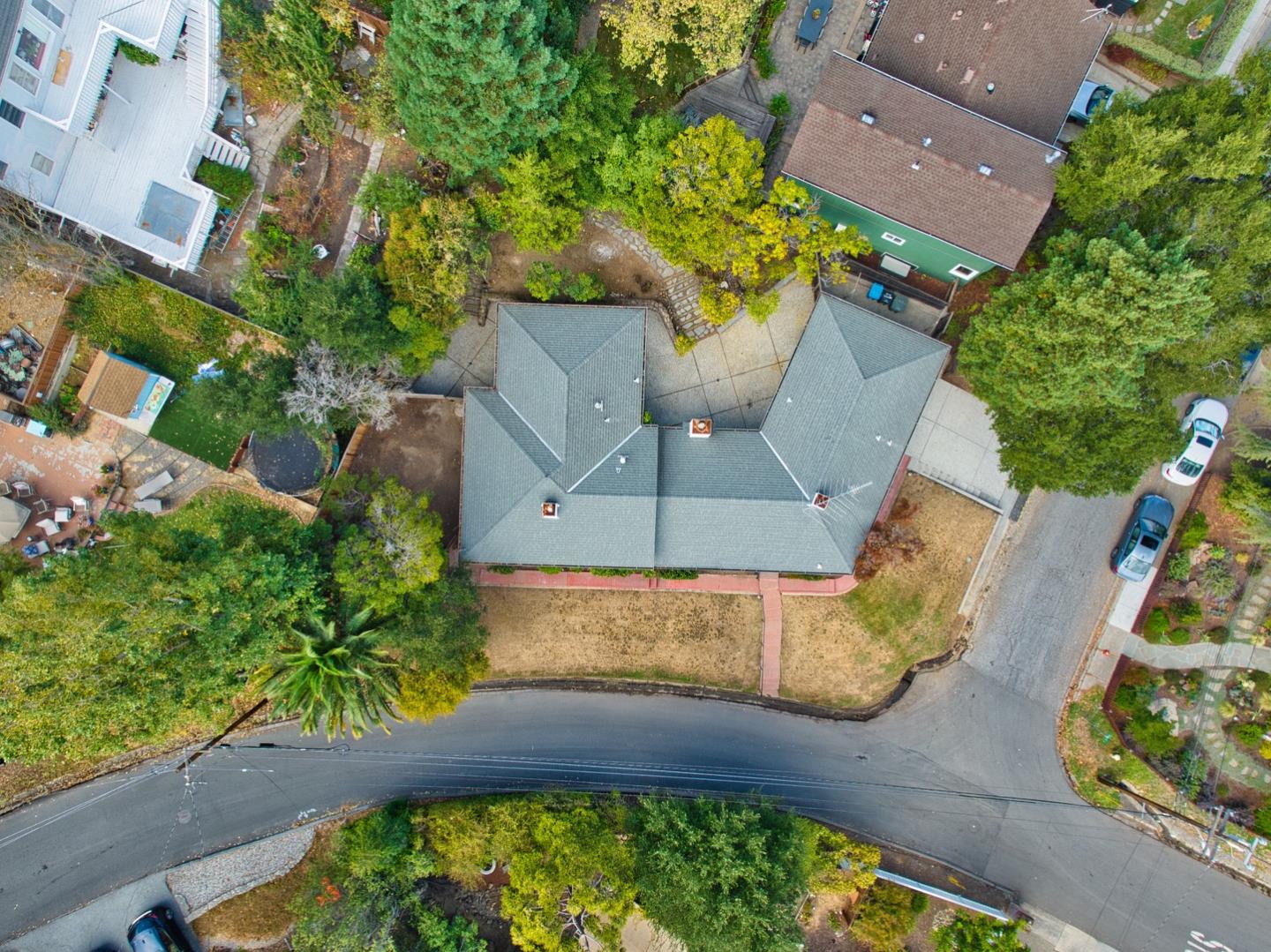 Detail Gallery Image 29 of 30 For 300 Manzanita Ave, San Carlos,  CA 94070 - 4 Beds | 2/1 Baths