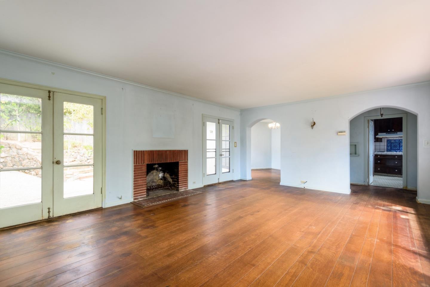 Detail Gallery Image 5 of 30 For 300 Manzanita Ave, San Carlos,  CA 94070 - 4 Beds | 2/1 Baths