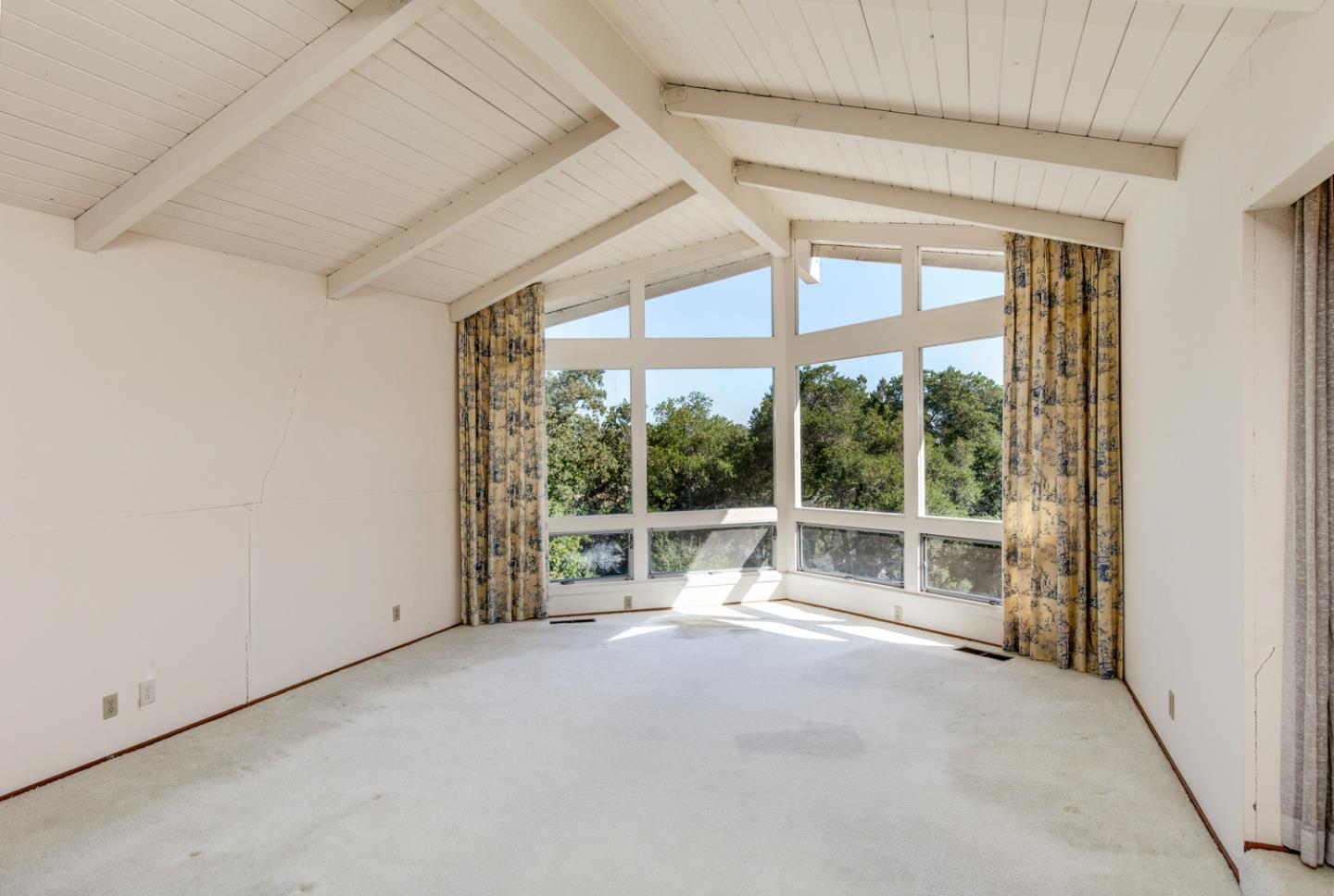 Detail Gallery Image 10 of 31 For 26385 Altamont Rd, Los Altos Hills,  CA 94022 - 4 Beds | 2 Baths