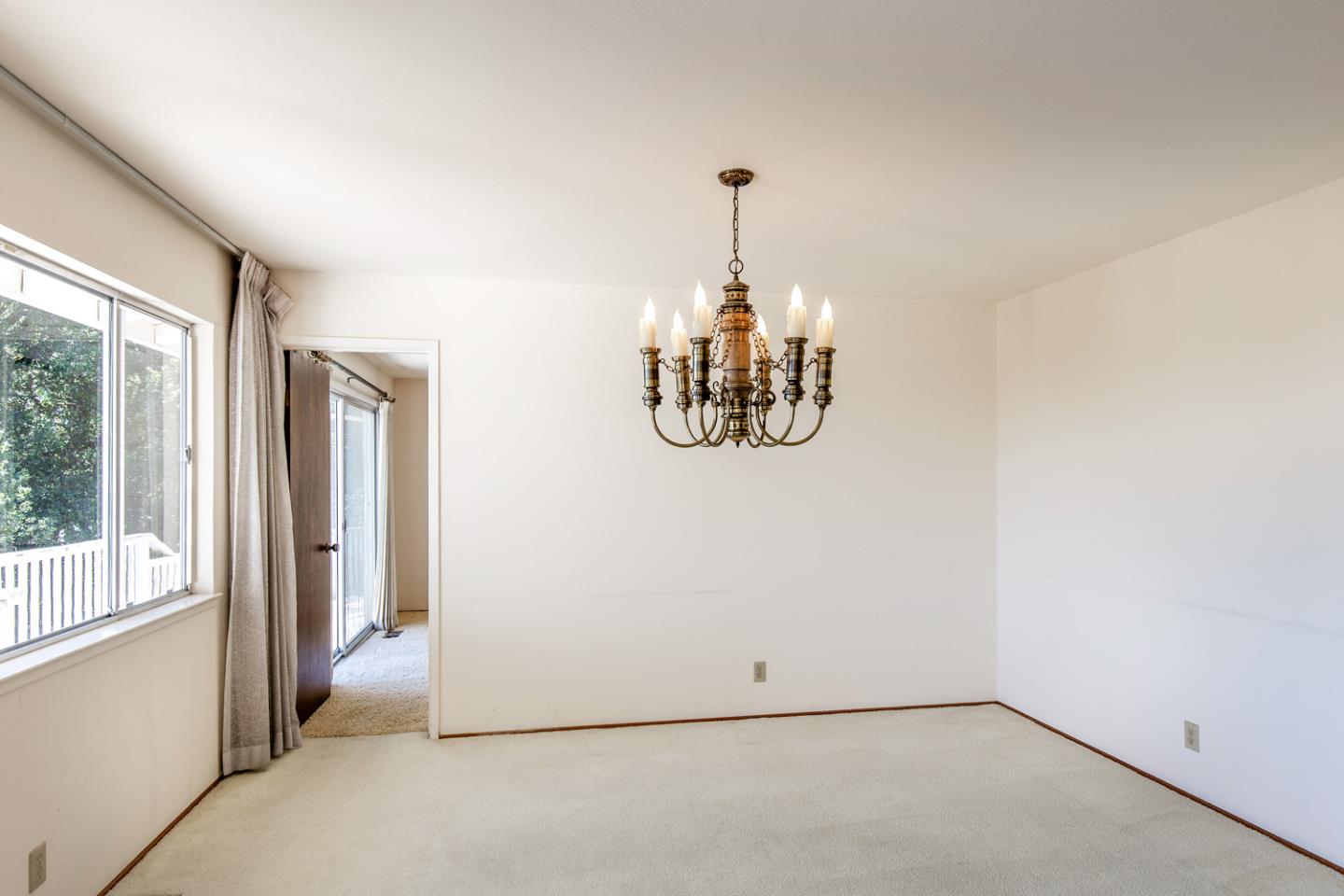 Detail Gallery Image 12 of 31 For 26385 Altamont Rd, Los Altos Hills,  CA 94022 - 4 Beds | 2 Baths