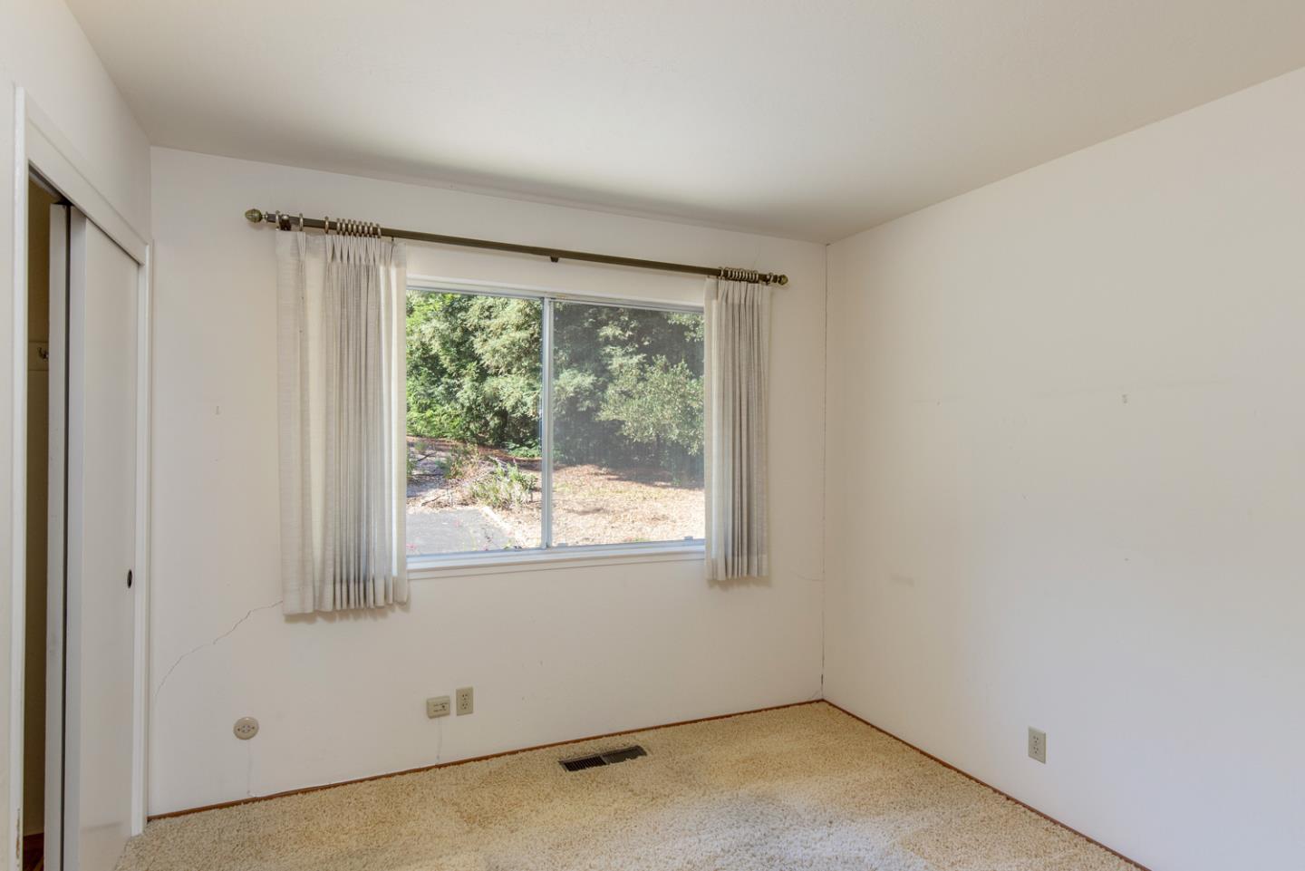 Detail Gallery Image 21 of 31 For 26385 Altamont Rd, Los Altos Hills,  CA 94022 - 4 Beds | 2 Baths