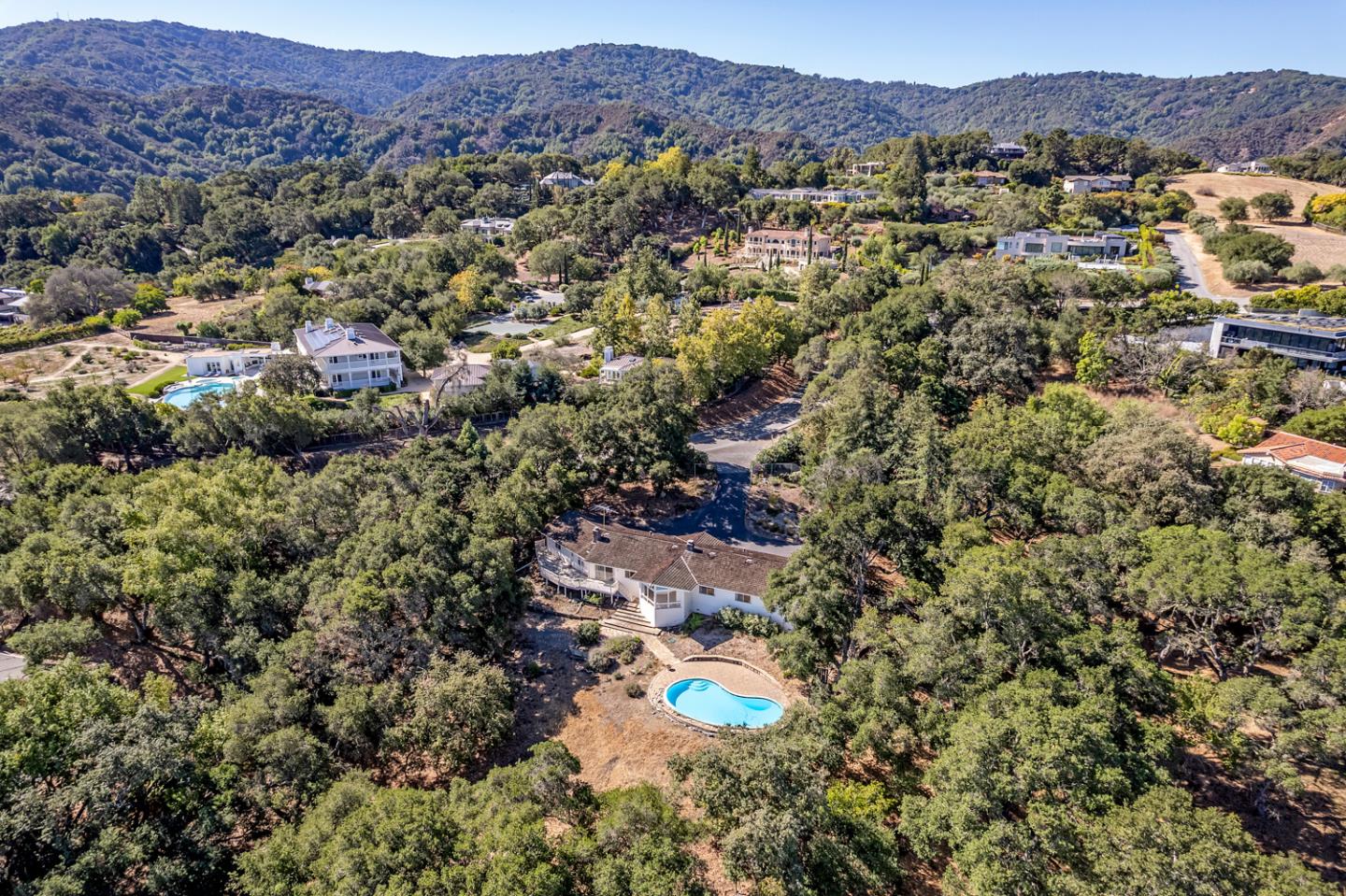 Detail Gallery Image 3 of 31 For 26385 Altamont Rd, Los Altos Hills,  CA 94022 - 4 Beds | 2 Baths