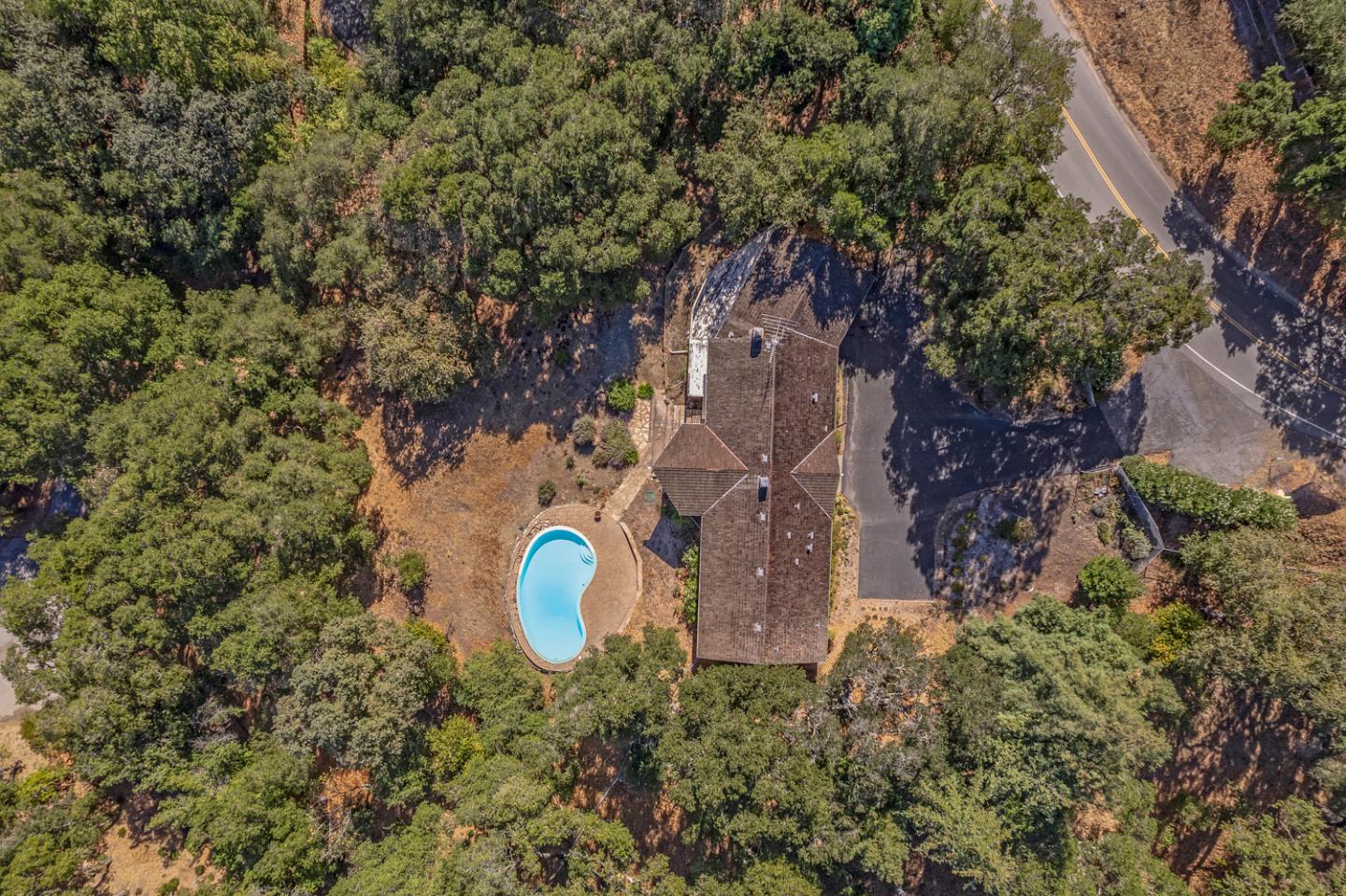 Detail Gallery Image 4 of 31 For 26385 Altamont Rd, Los Altos Hills,  CA 94022 - 4 Beds | 2 Baths