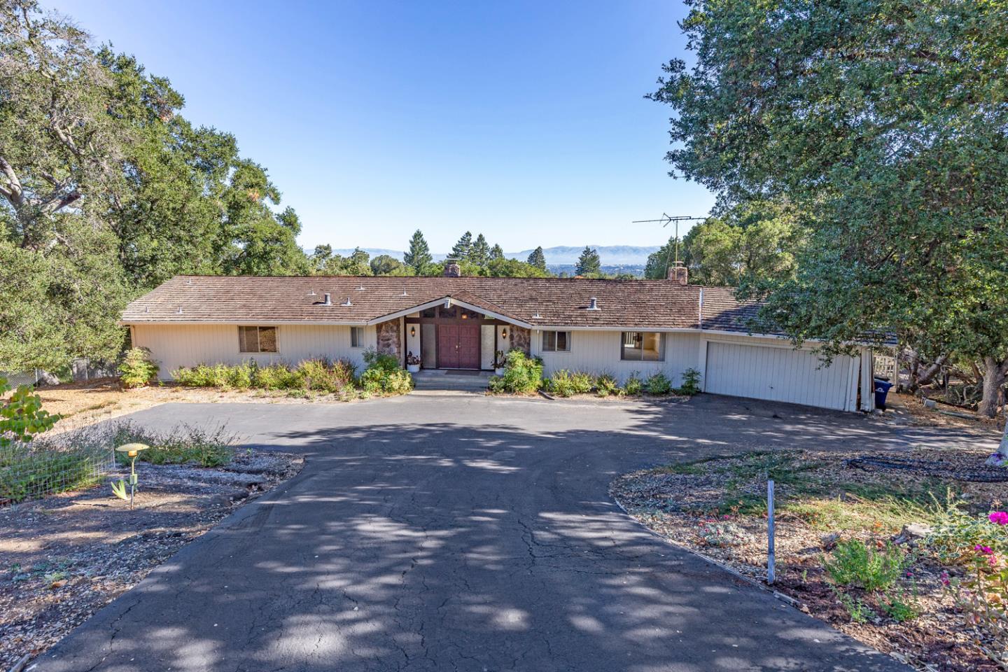 Detail Gallery Image 6 of 31 For 26385 Altamont Rd, Los Altos Hills,  CA 94022 - 4 Beds | 2 Baths