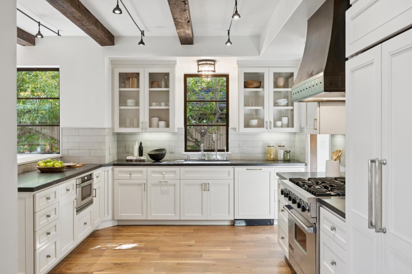 Detail Gallery Image 10 of 48 For 1827 Cowper St, Palo Alto,  CA 94301 - 6 Beds | 3/1 Baths