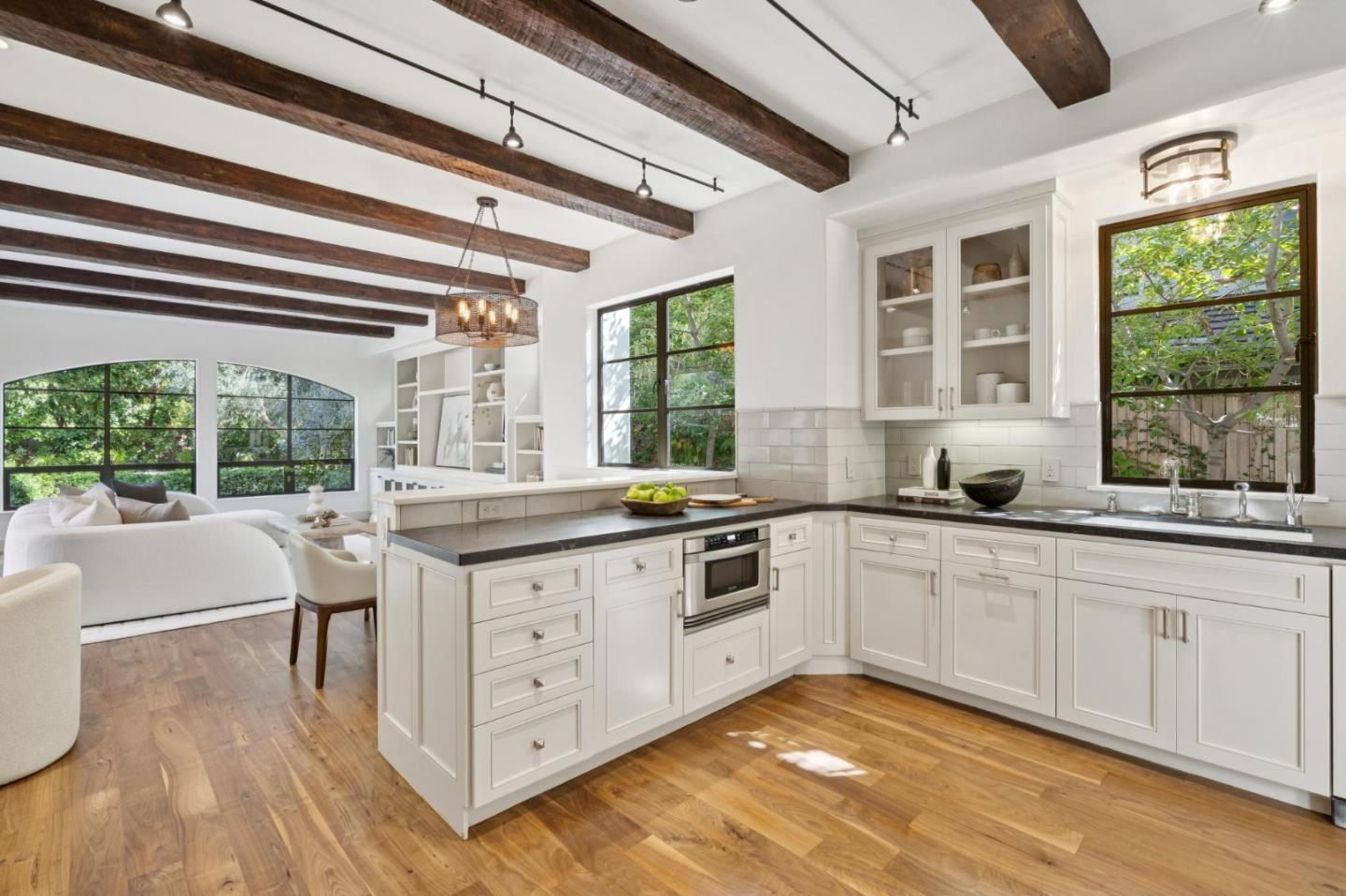 Detail Gallery Image 11 of 48 For 1827 Cowper St, Palo Alto,  CA 94301 - 6 Beds | 3/1 Baths