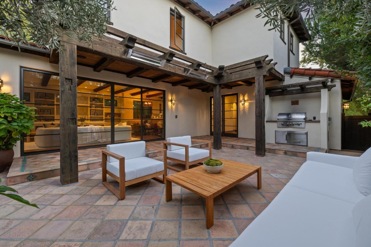 Detail Gallery Image 18 of 48 For 1827 Cowper St, Palo Alto,  CA 94301 - 6 Beds | 3/1 Baths