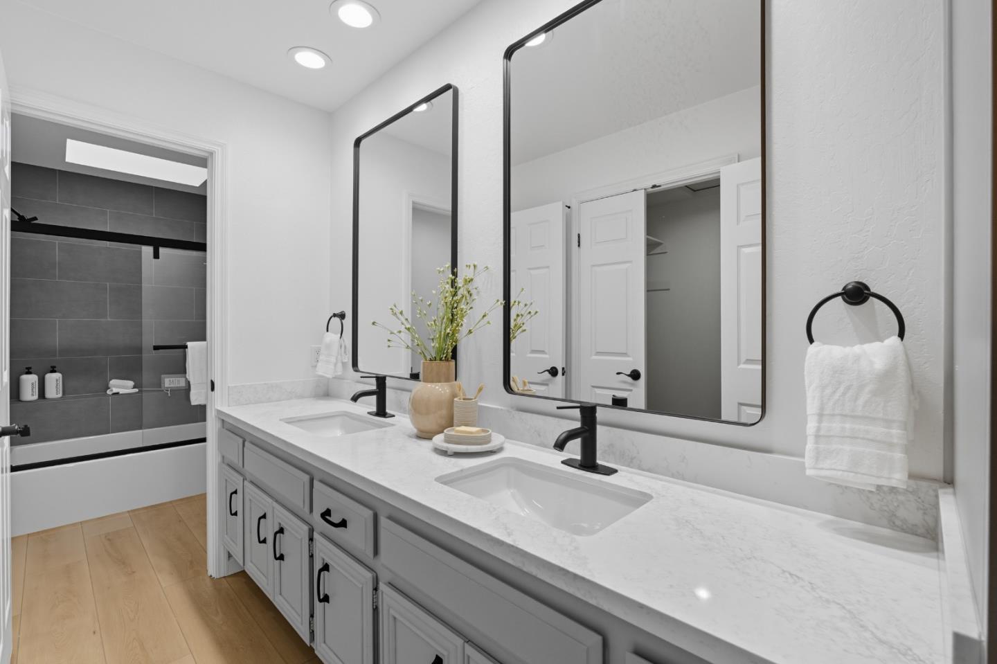 Detail Gallery Image 10 of 24 For 1229 Shoal Dr, San Mateo,  CA 94404 - 2 Beds | 2 Baths