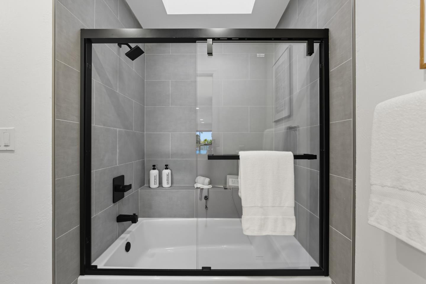 Detail Gallery Image 11 of 24 For 1229 Shoal Dr, San Mateo,  CA 94404 - 2 Beds | 2 Baths