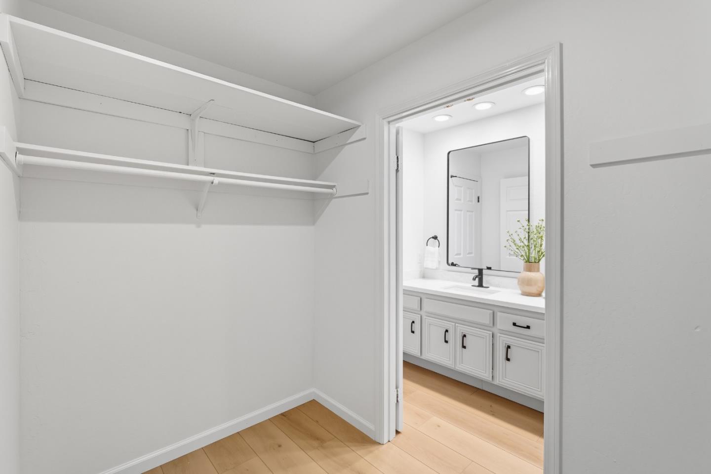 Detail Gallery Image 12 of 24 For 1229 Shoal Dr, San Mateo,  CA 94404 - 2 Beds | 2 Baths