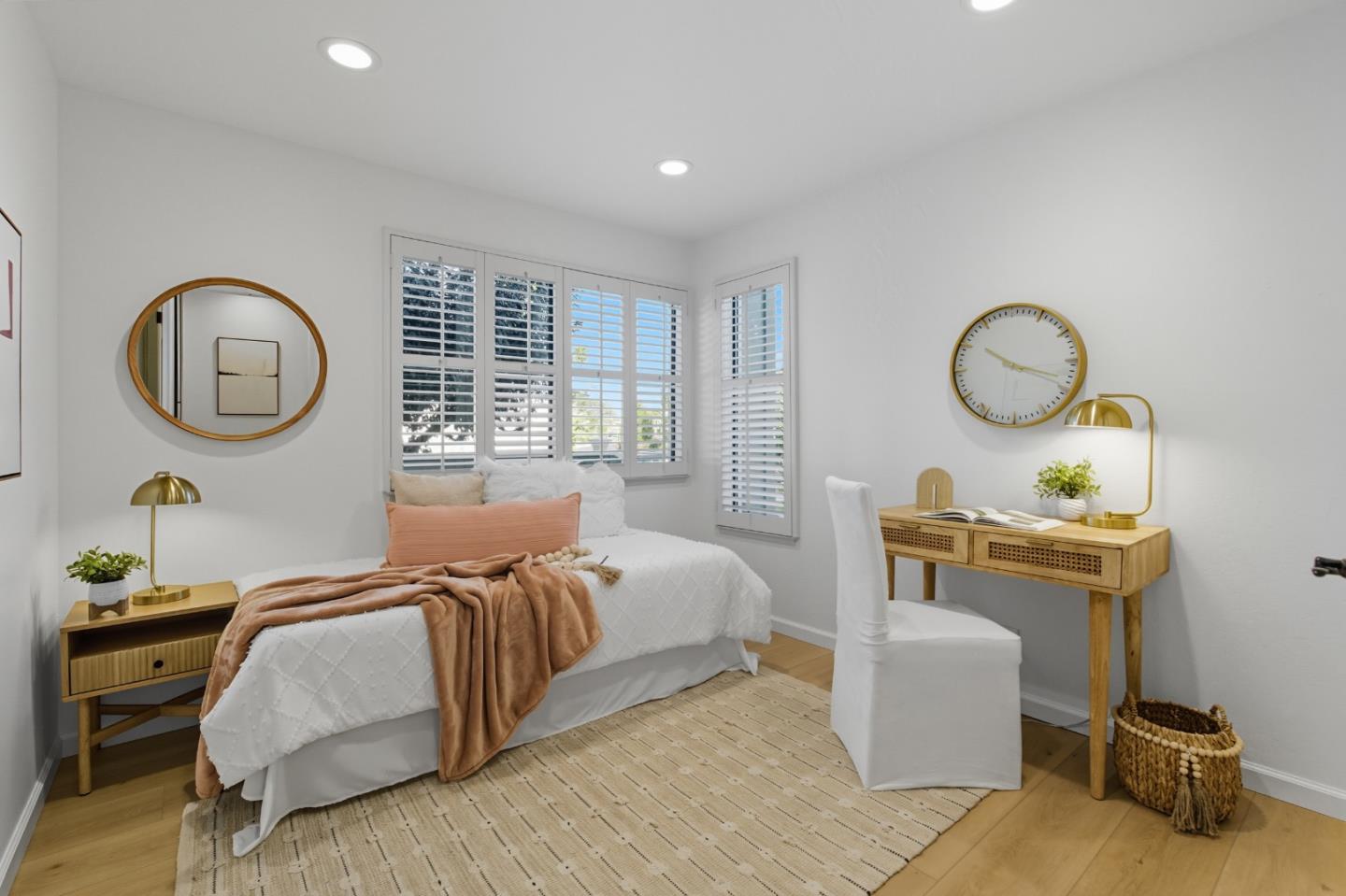 Detail Gallery Image 13 of 24 For 1229 Shoal Dr, San Mateo,  CA 94404 - 2 Beds | 2 Baths