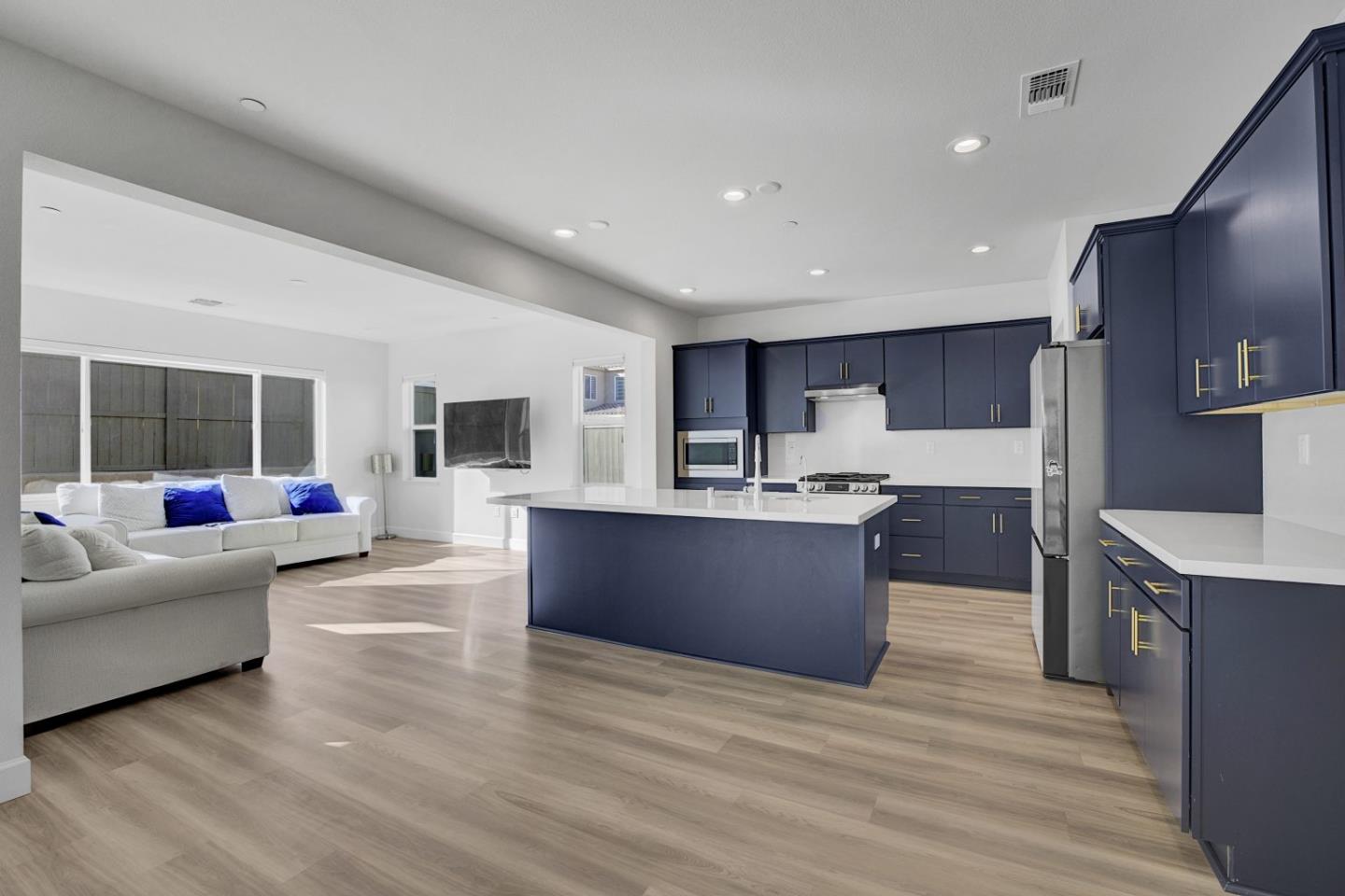 Detail Gallery Image 10 of 43 For 4203 Randa Way, Tracy,  CA 95377 - 5 Beds | 3 Baths