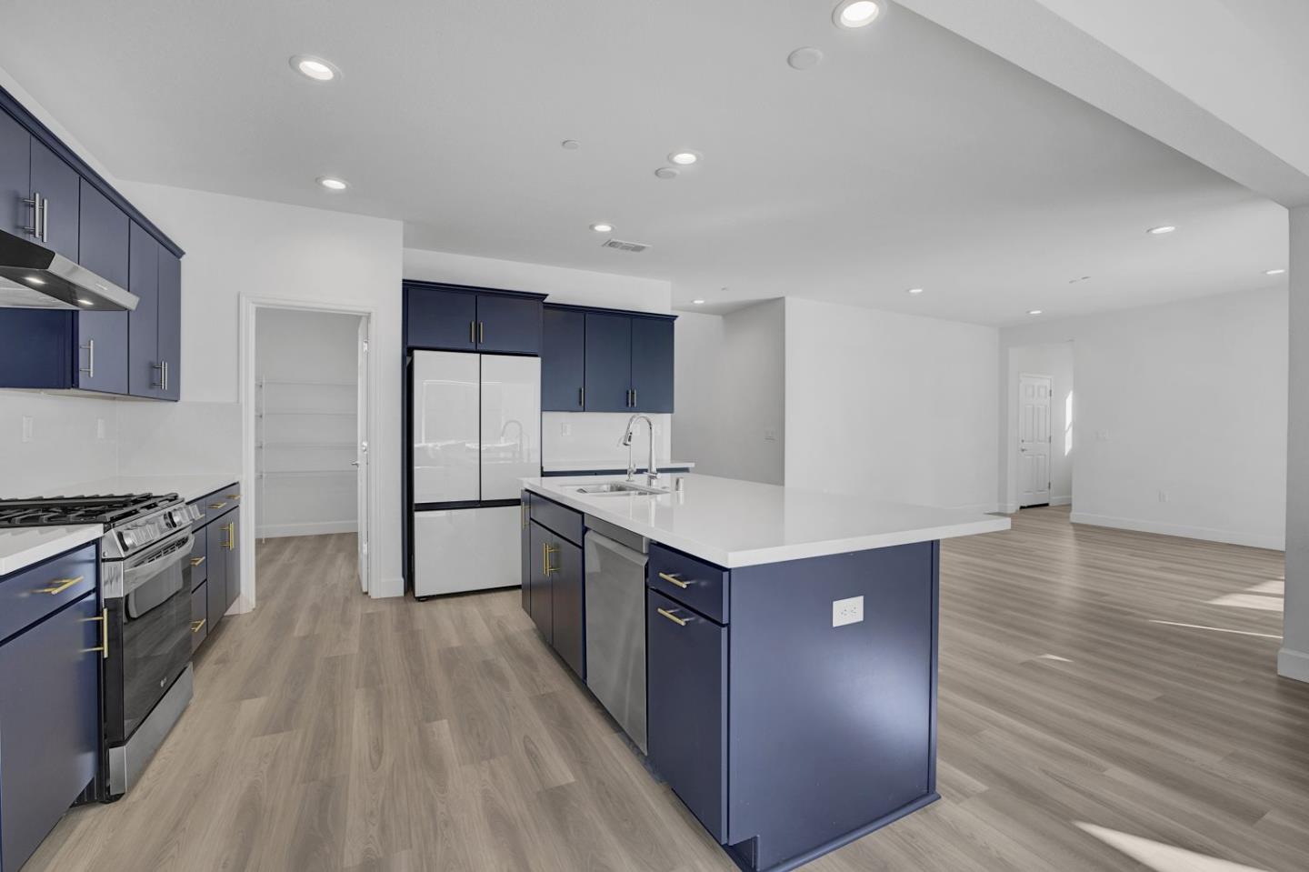 Detail Gallery Image 11 of 43 For 4203 Randa Way, Tracy,  CA 95377 - 5 Beds | 3 Baths